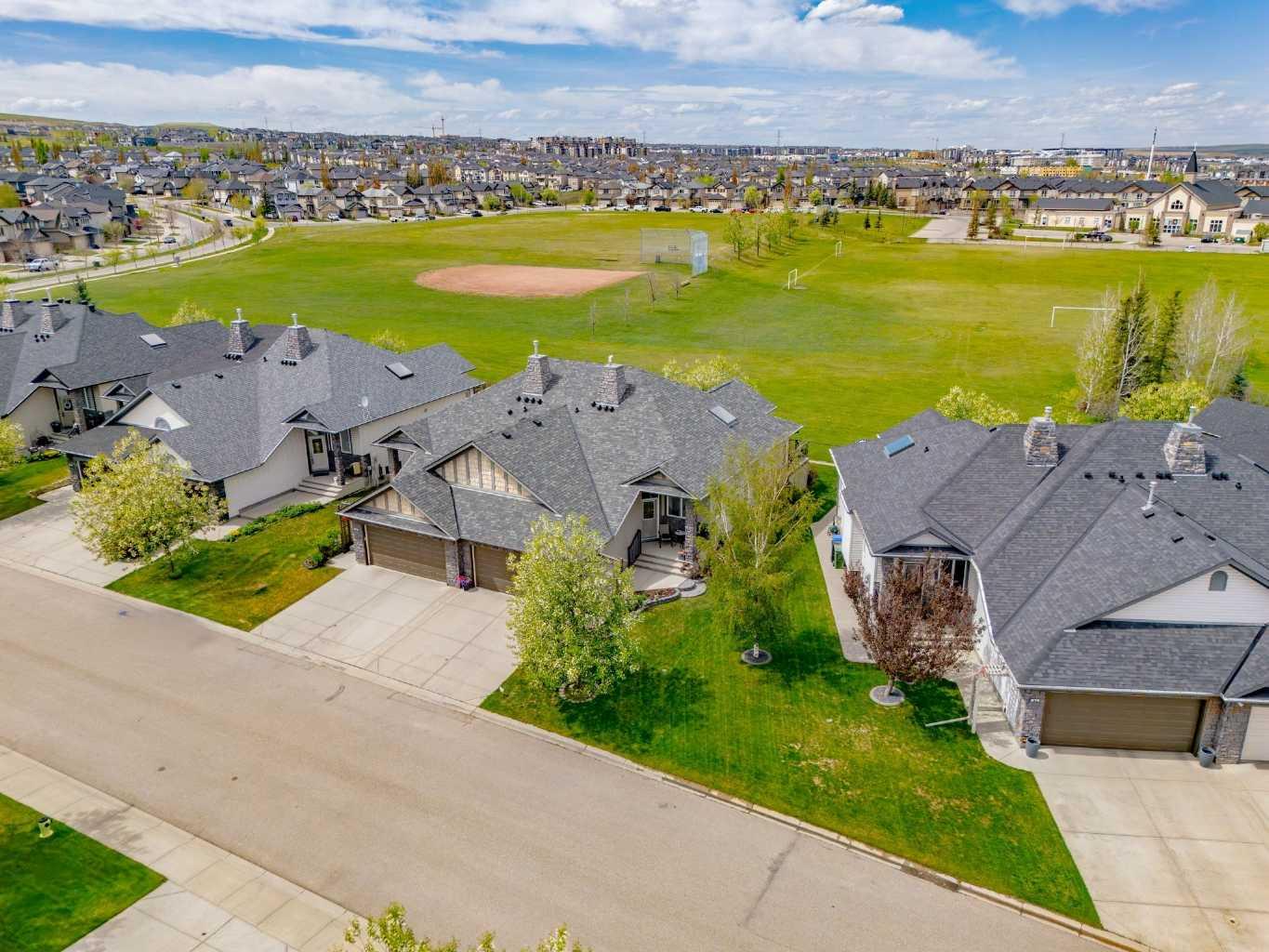 38 Kincora Terrace NW, T3R 1M1