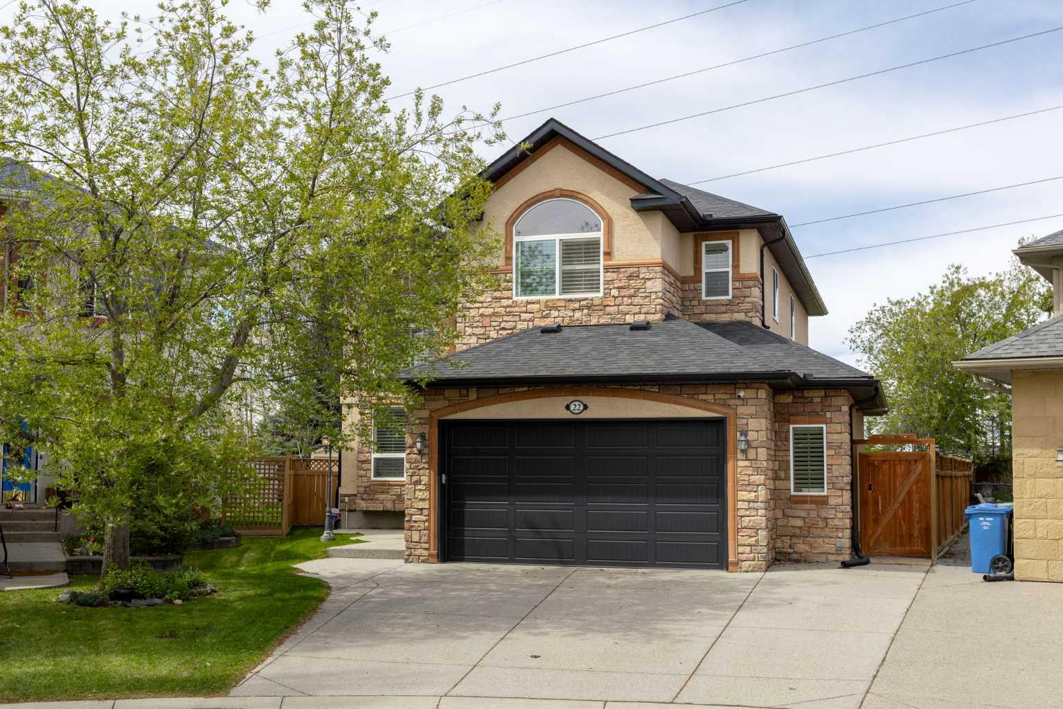22 Strathridge Court SW, T3H 4M2