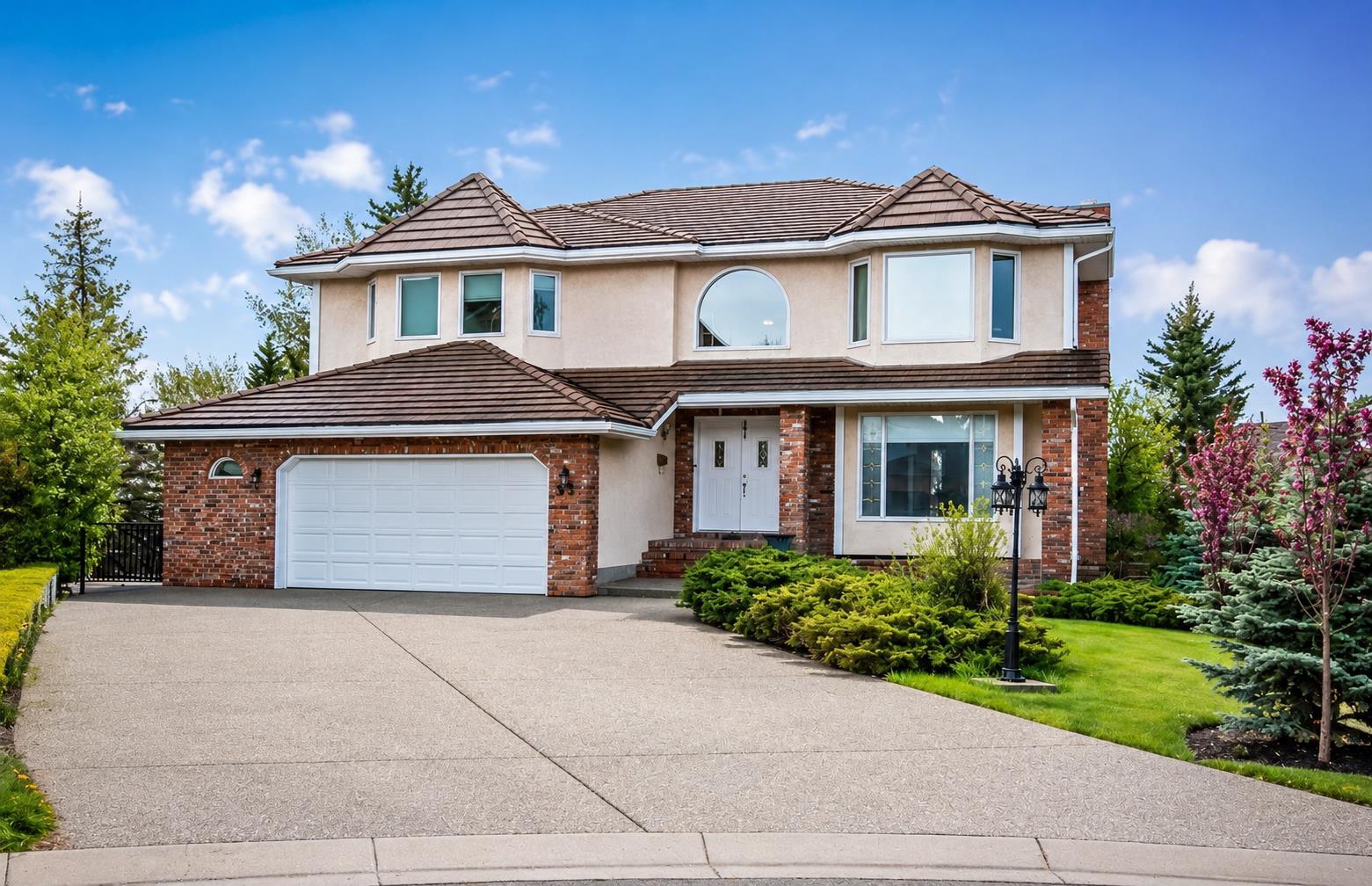 35 Candle Court SW, T2W 6B6
