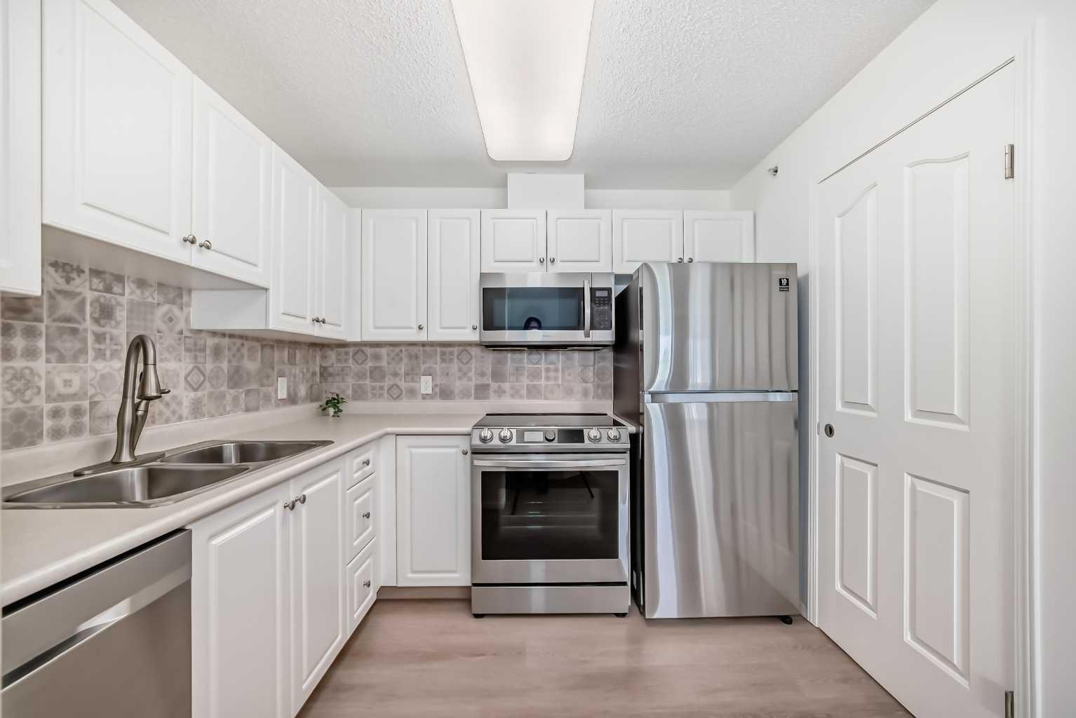 412, 5000 Somervale Court SW, T2Y 4M1