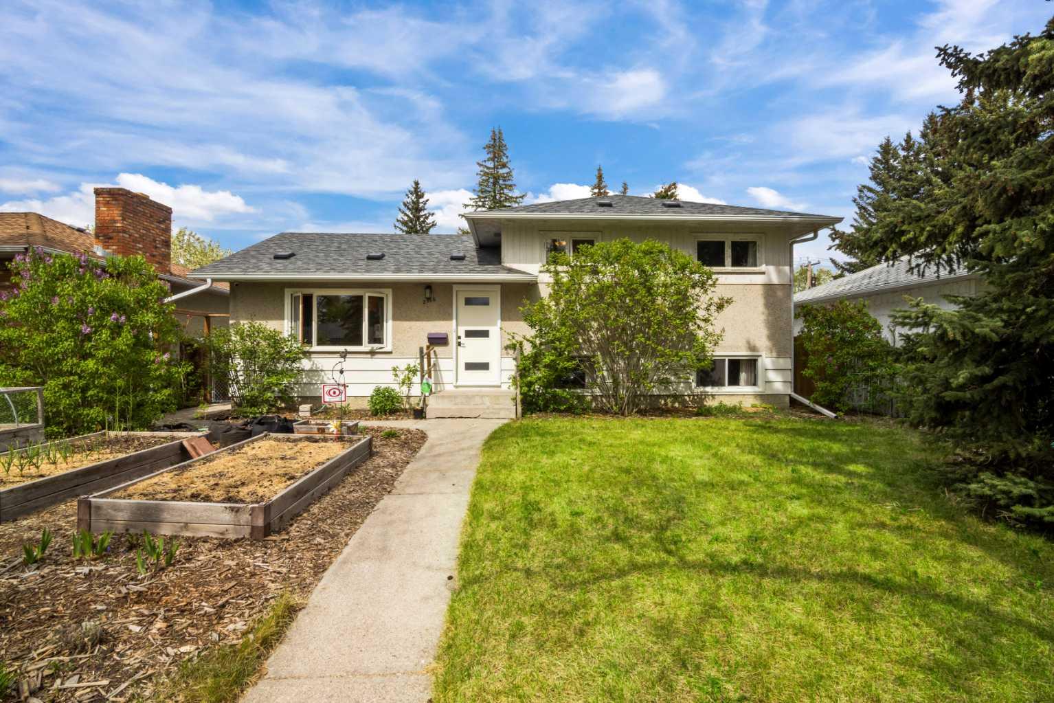 2716 Brecken Road NW, T2L 1H3