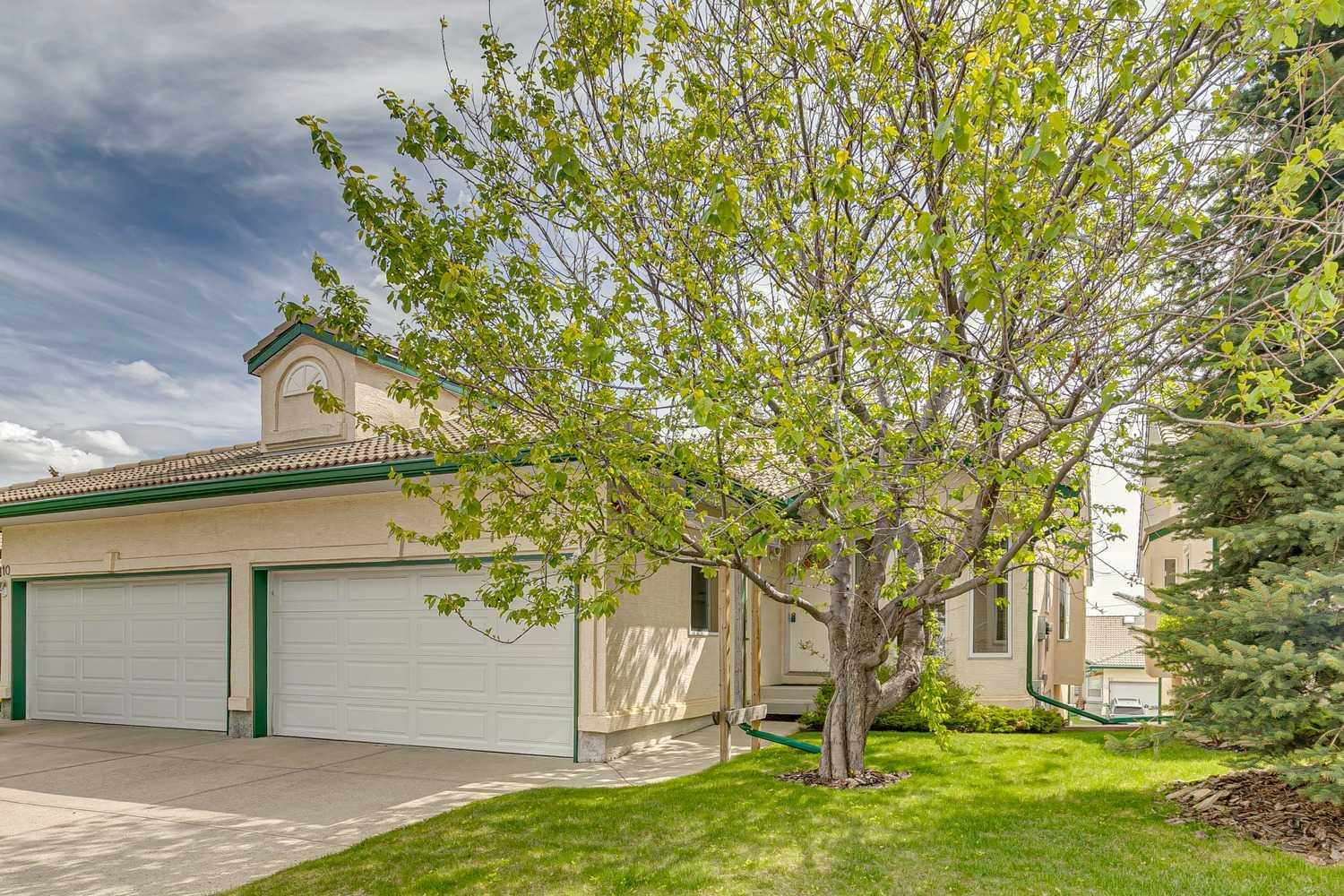 14 Strathearn Gardens SW, T3H 2R1