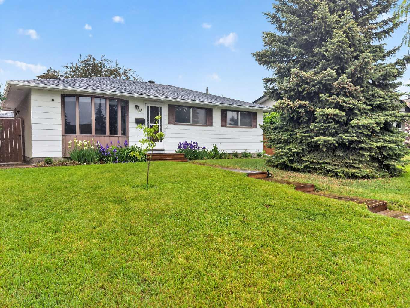 1203 34 Street SE, T2A 0Z7