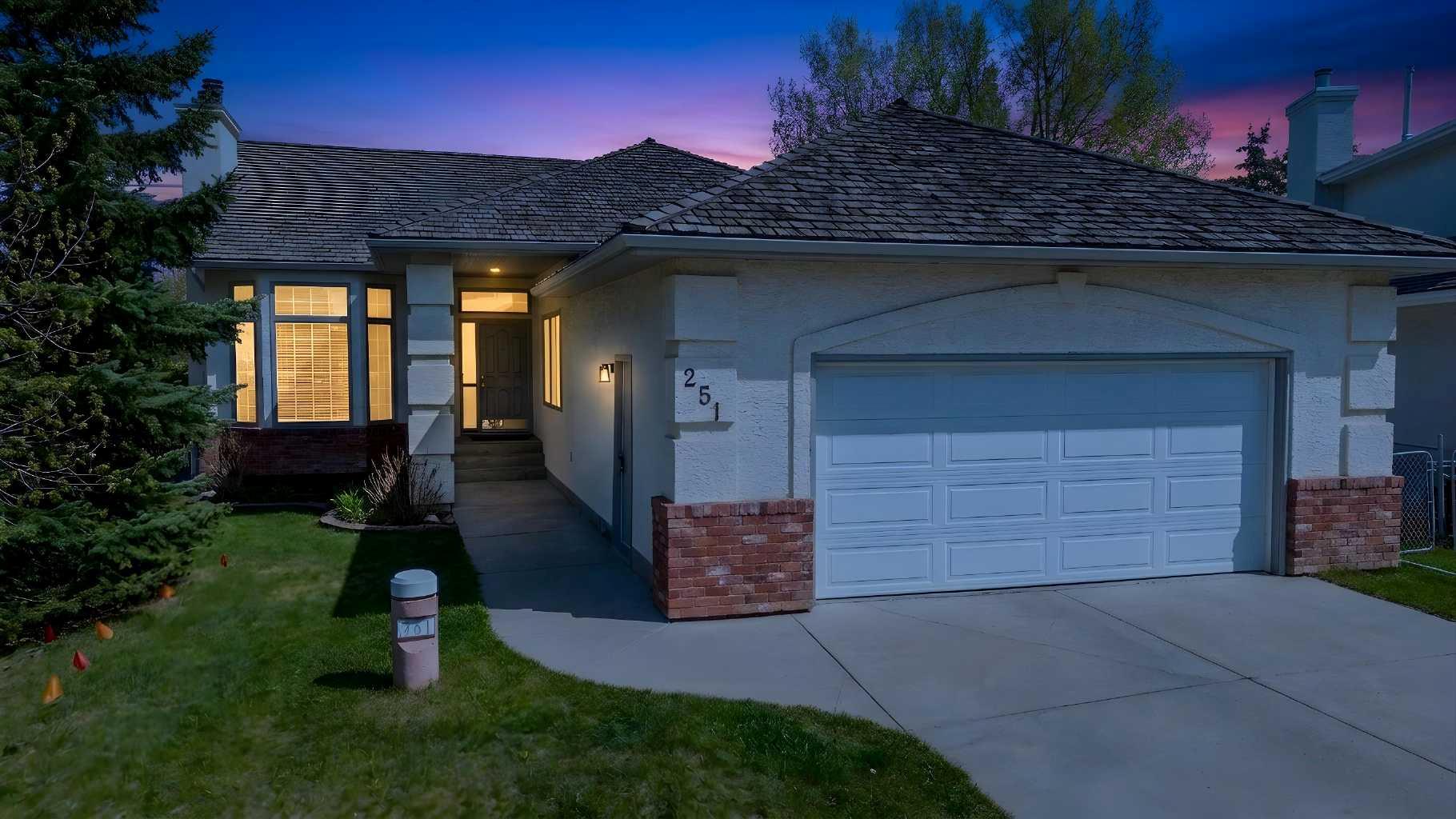 251 Hampshire Place NW, T3A 4Y7