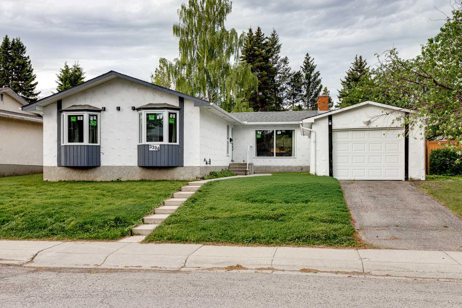 3394 Breton Close NW, T2L 1X4
