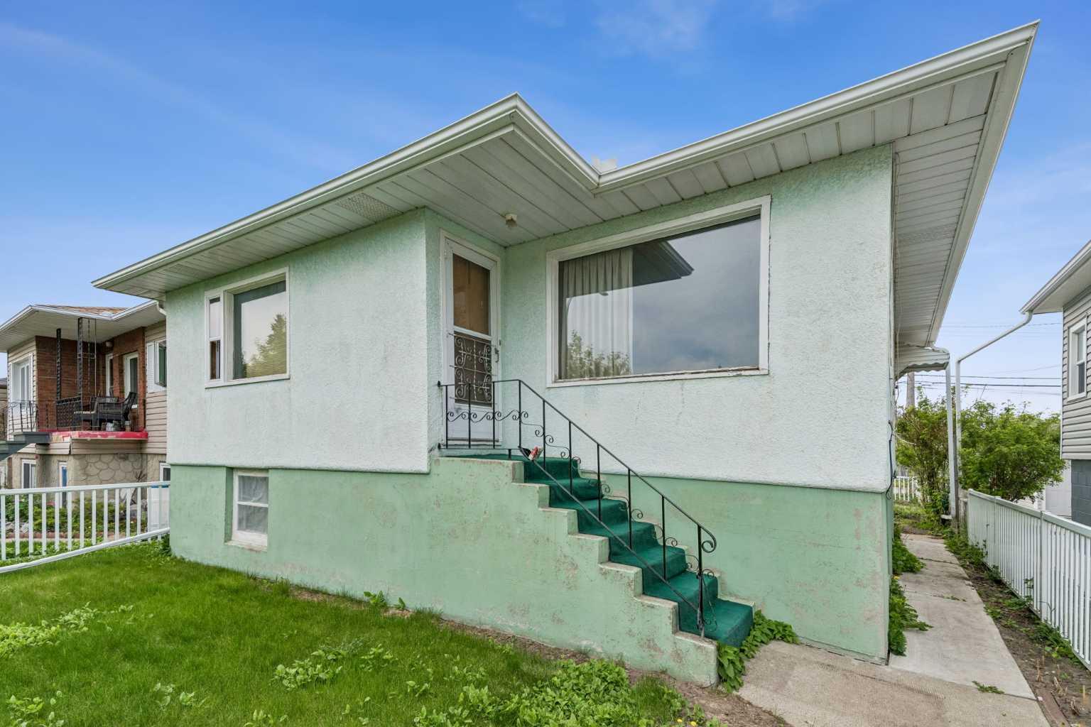 1228 Bantry Street NE, T2E 5E7