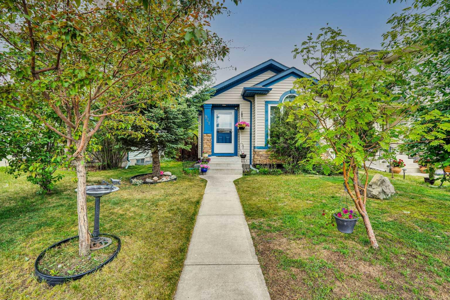 921 Arbour Lake Road NW, T3G 4S9