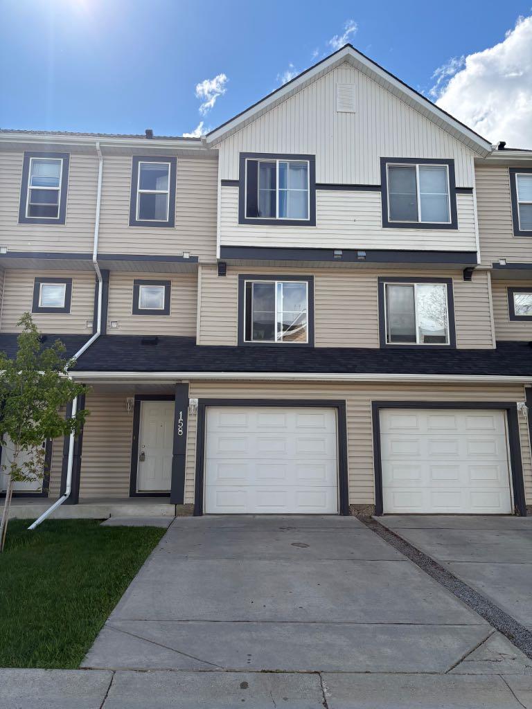 158 Everhollow Heights SW, T2Y5B3