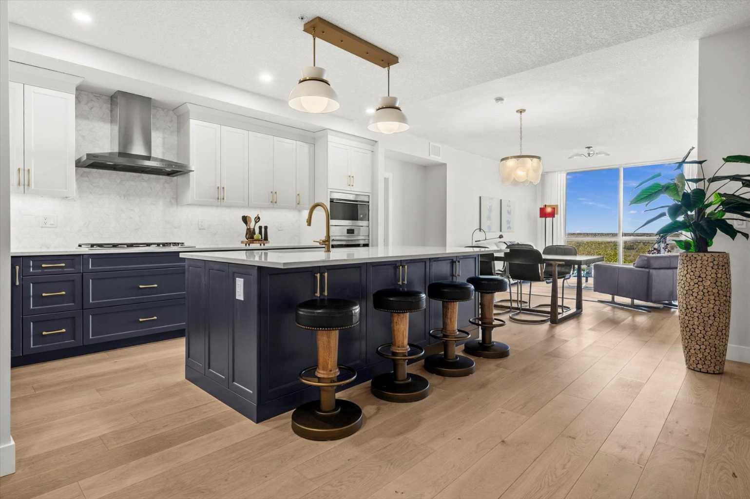 209, 15 Cougar Ridge Landing SW, T3H 6C3