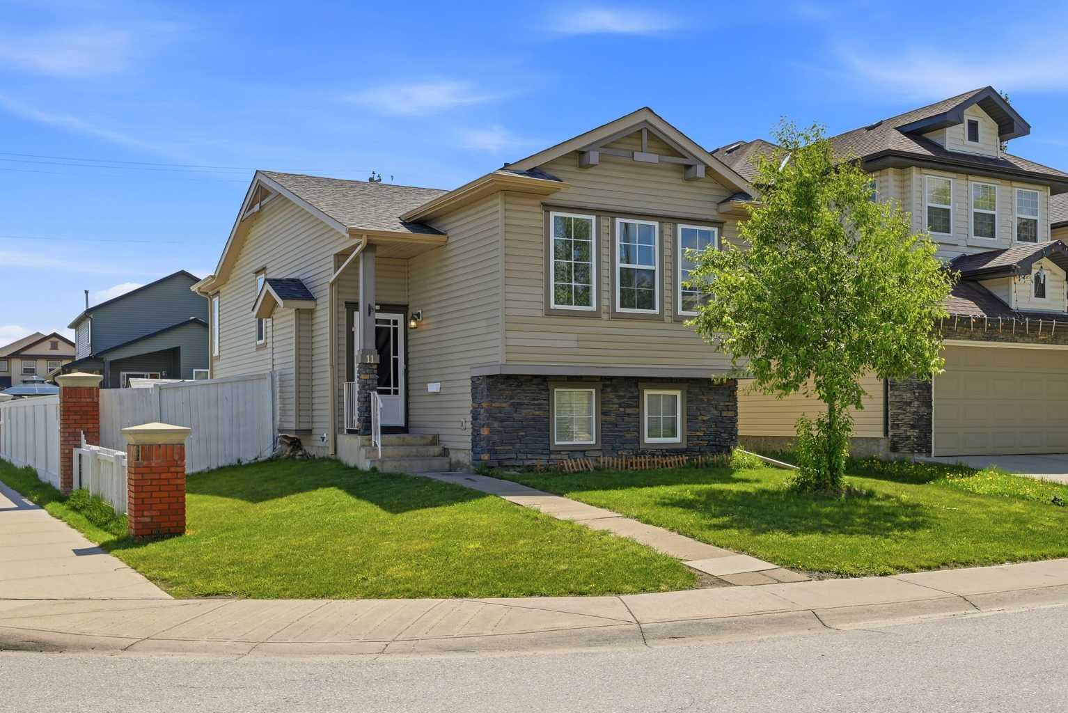 11 Covecreek Close NE, T3K 0J5