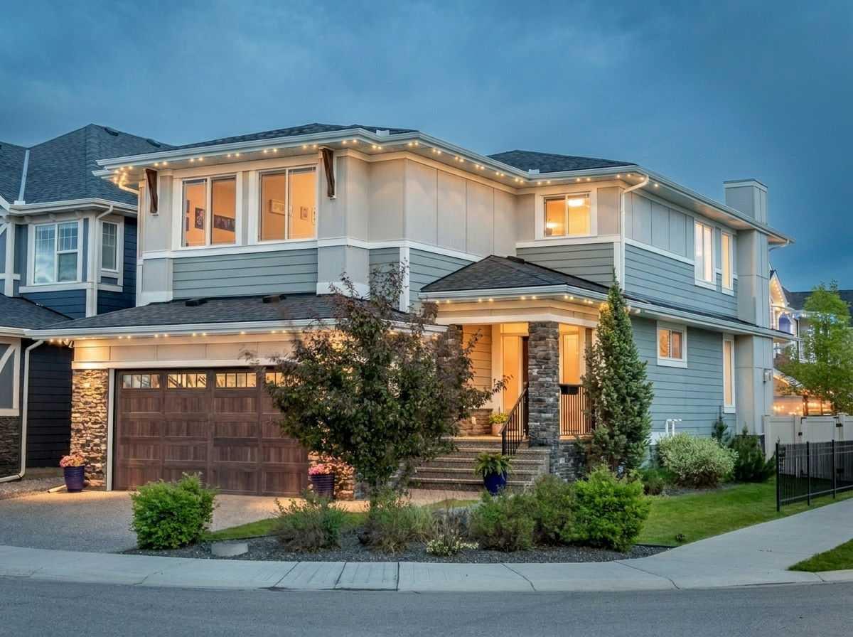 77 West Grove Way SW, T3H 1Y8