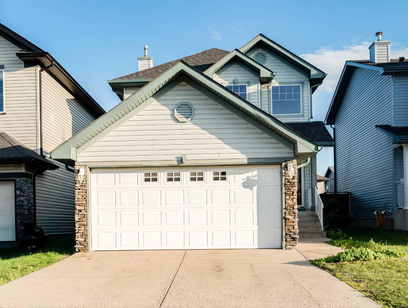 125 Bridlewood Court SW, T2Y 3Z1