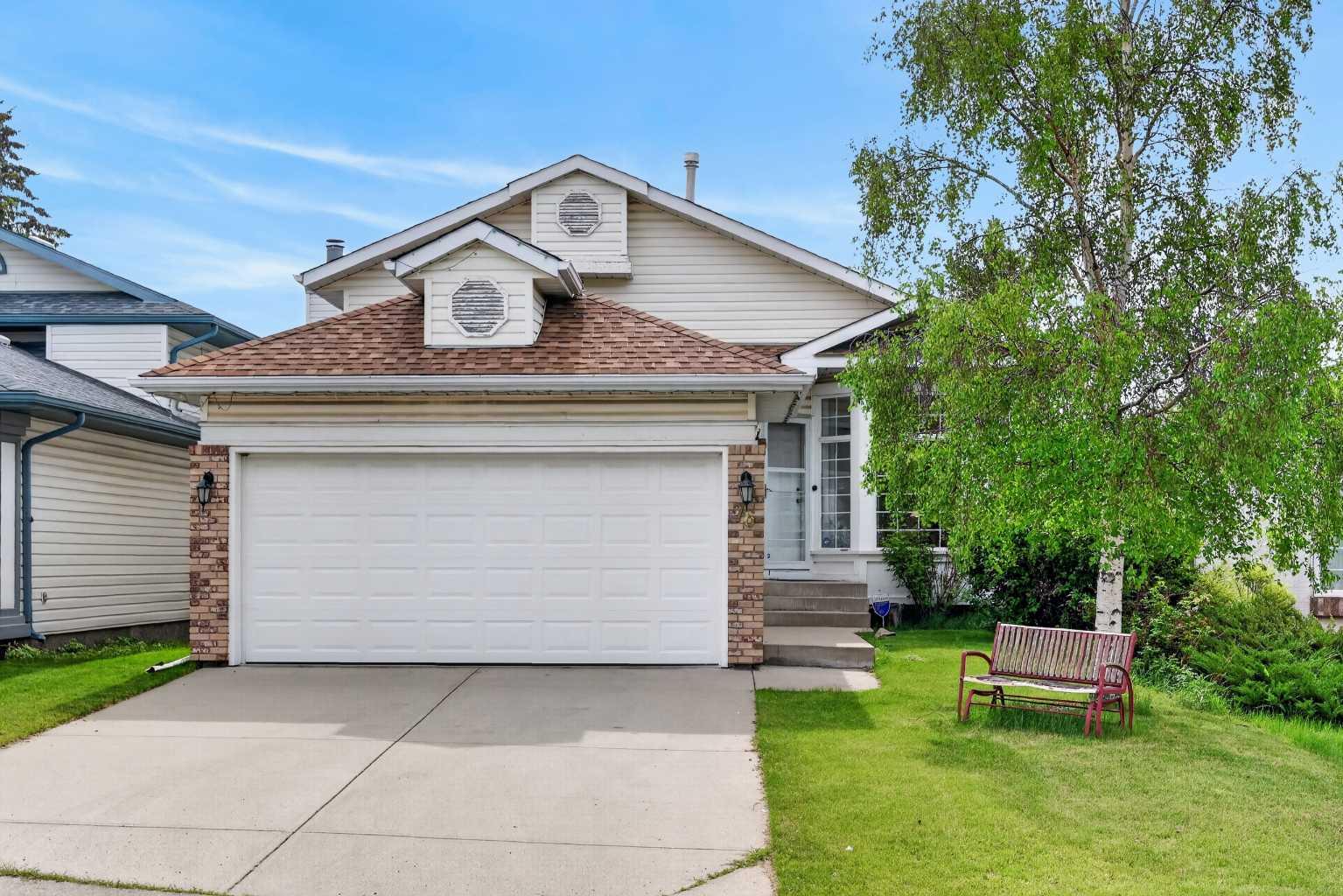 76 Hawkmount Close NW, T3G 3Z5