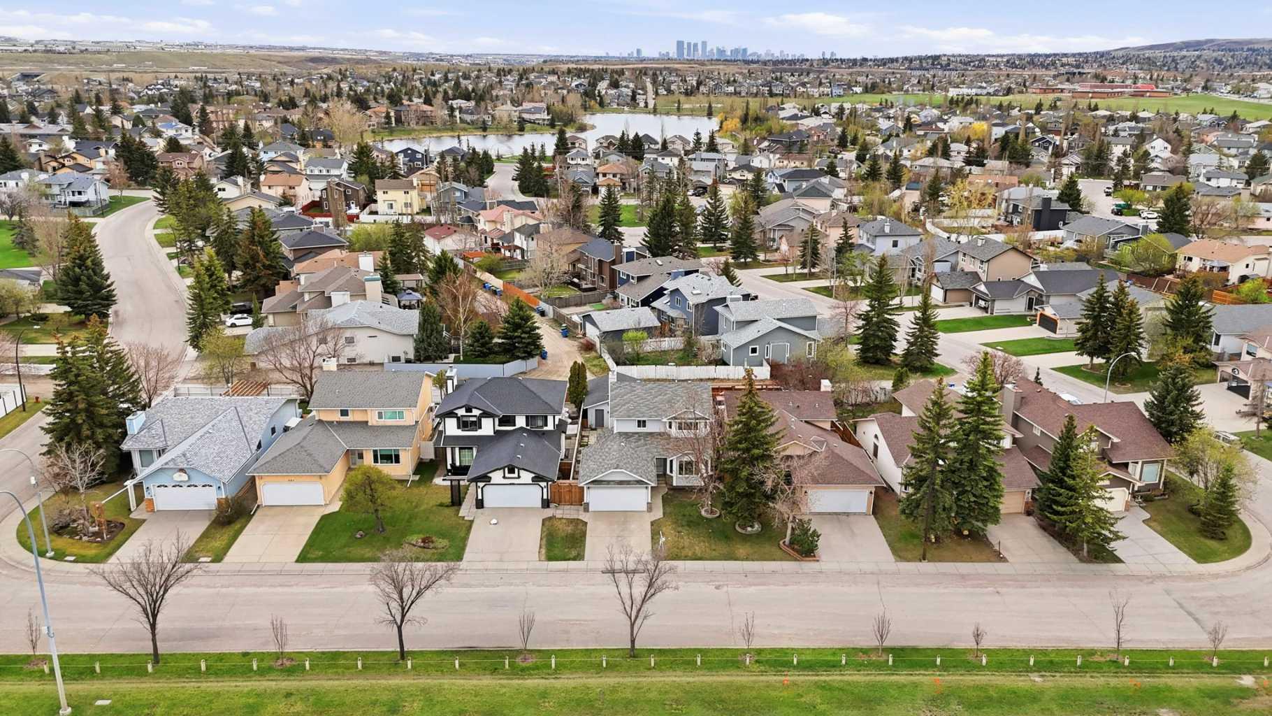 212 Harvest Wood Way NE, T3K 3X7
