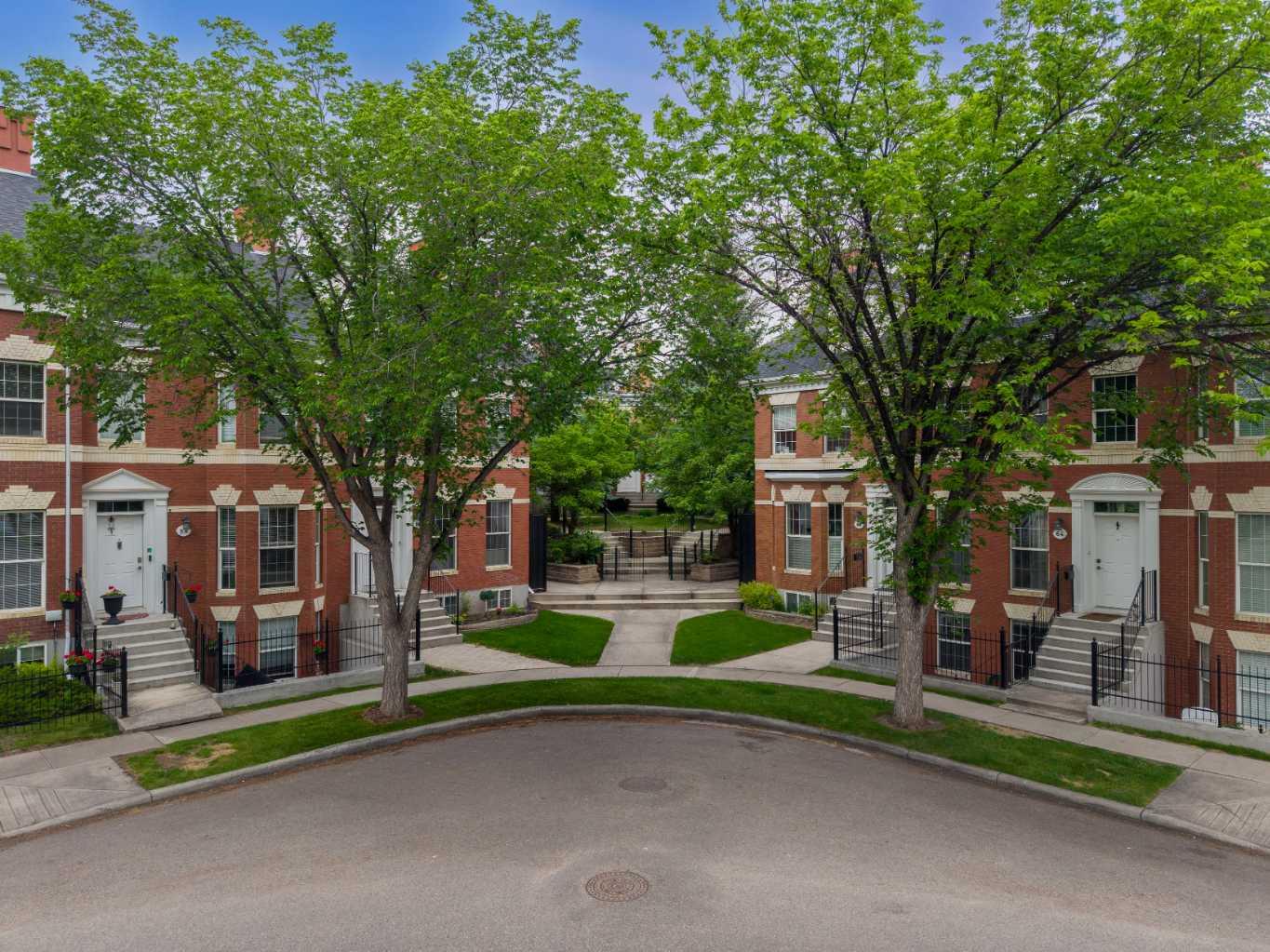 76 Inverness Square SE, T2Z 2Z2