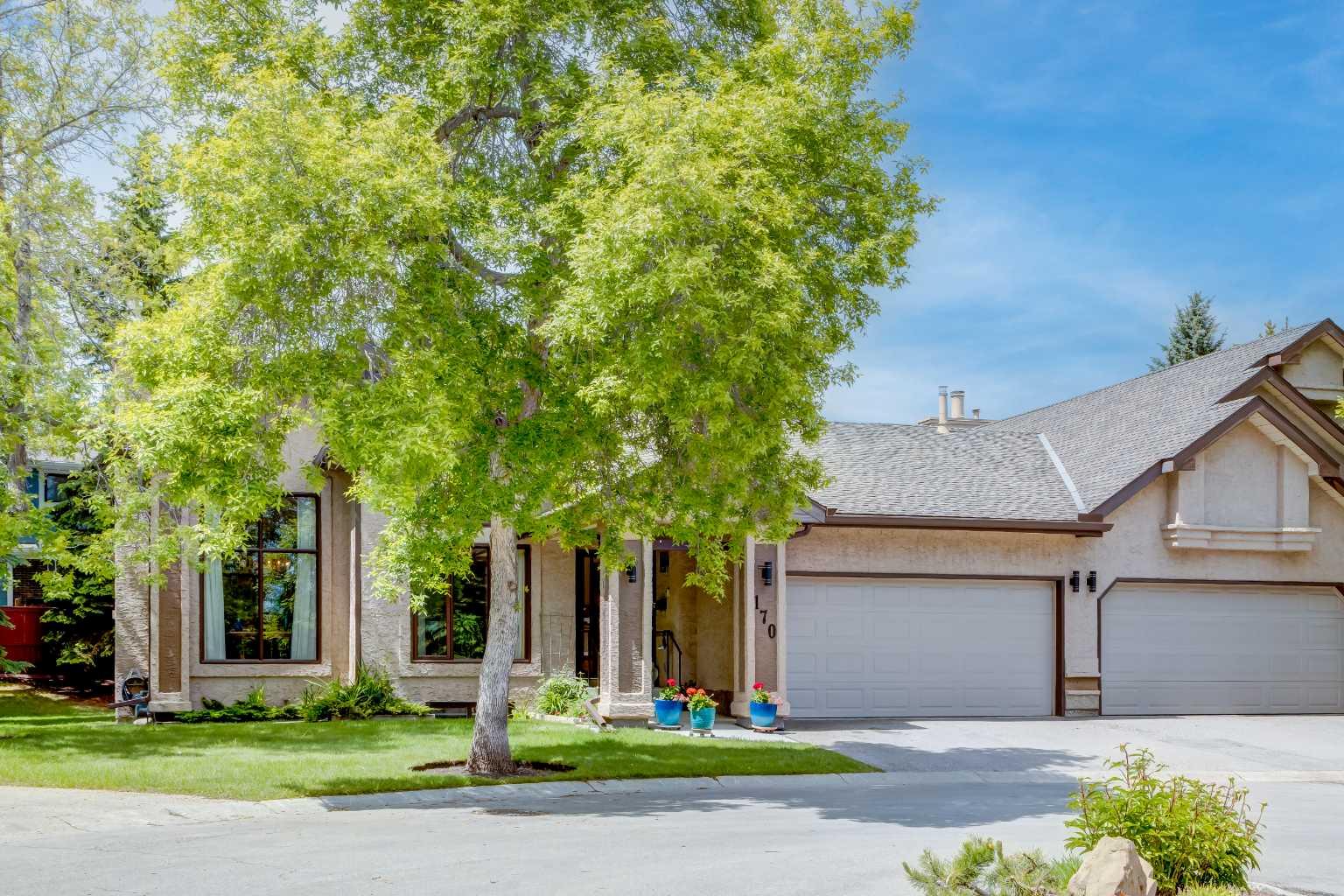 170 Oakbriar Close SW, T2V 5G6