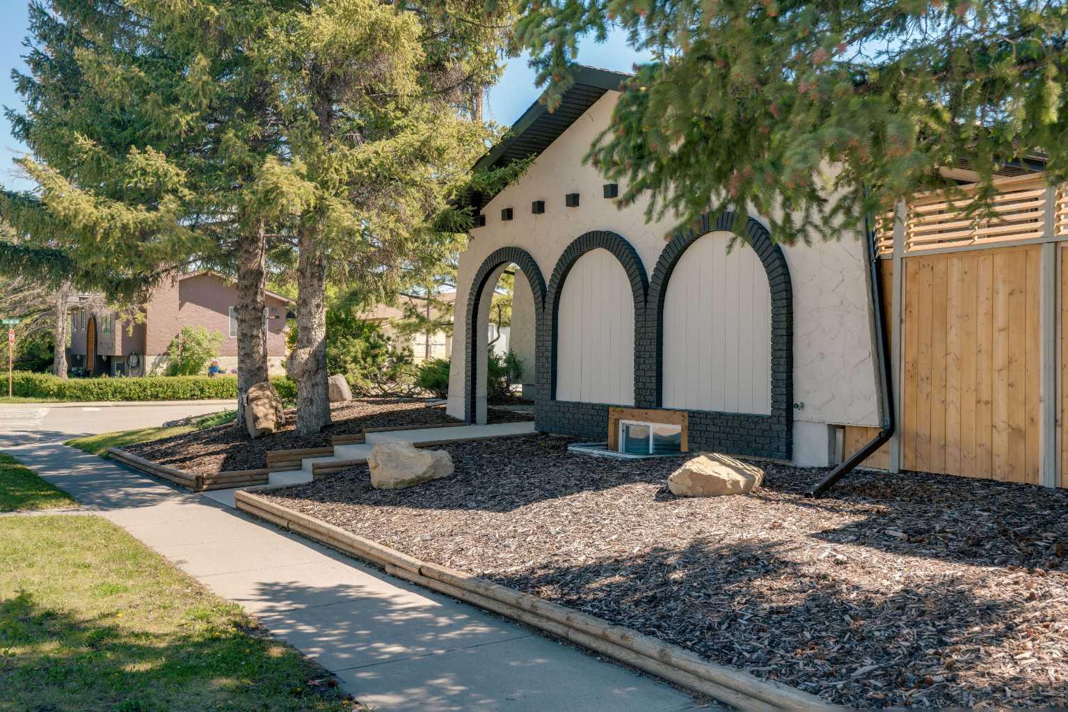 10704 Oakfield Drive SW, T2W 2C9