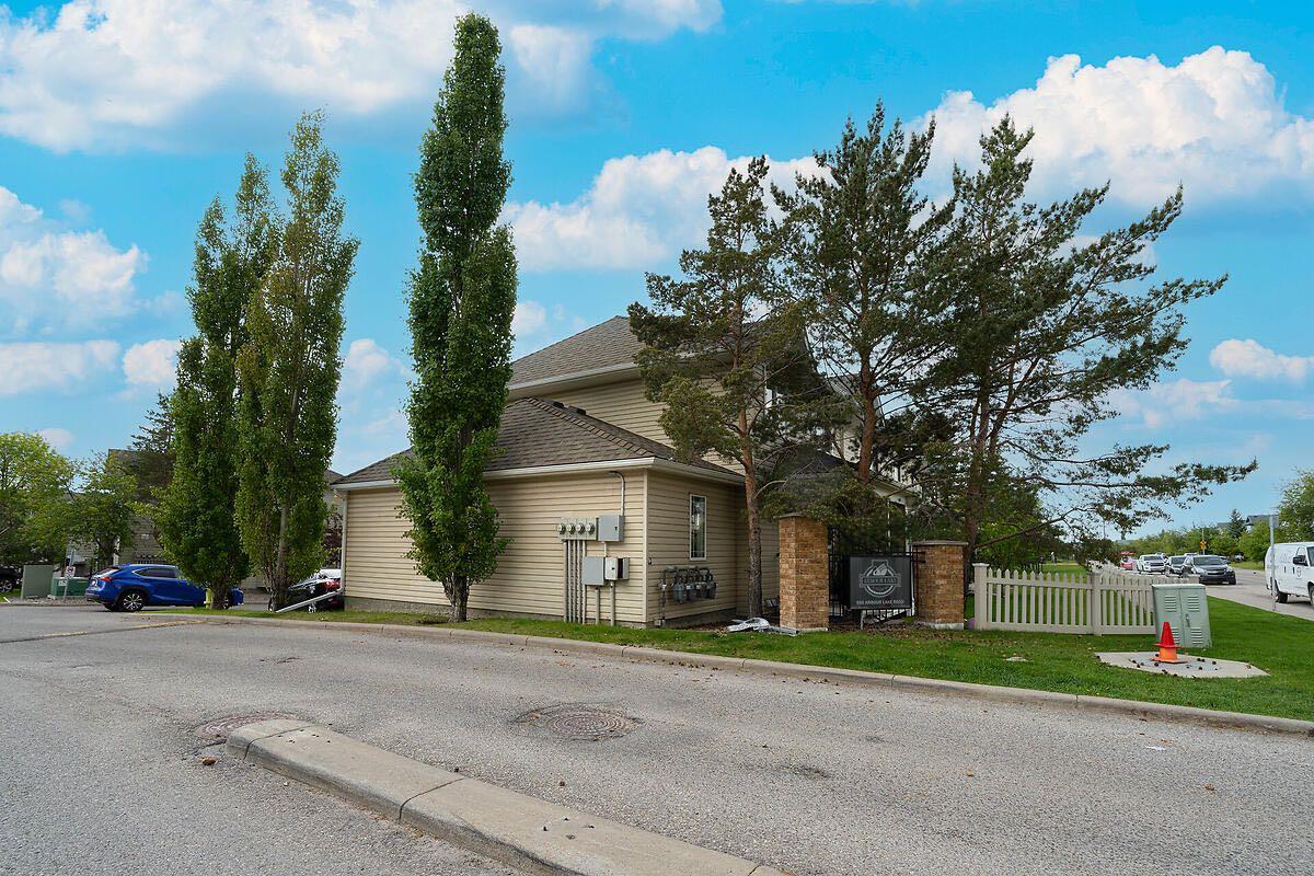 102, 950 Arbour Lake Road NW, T3G 5B3