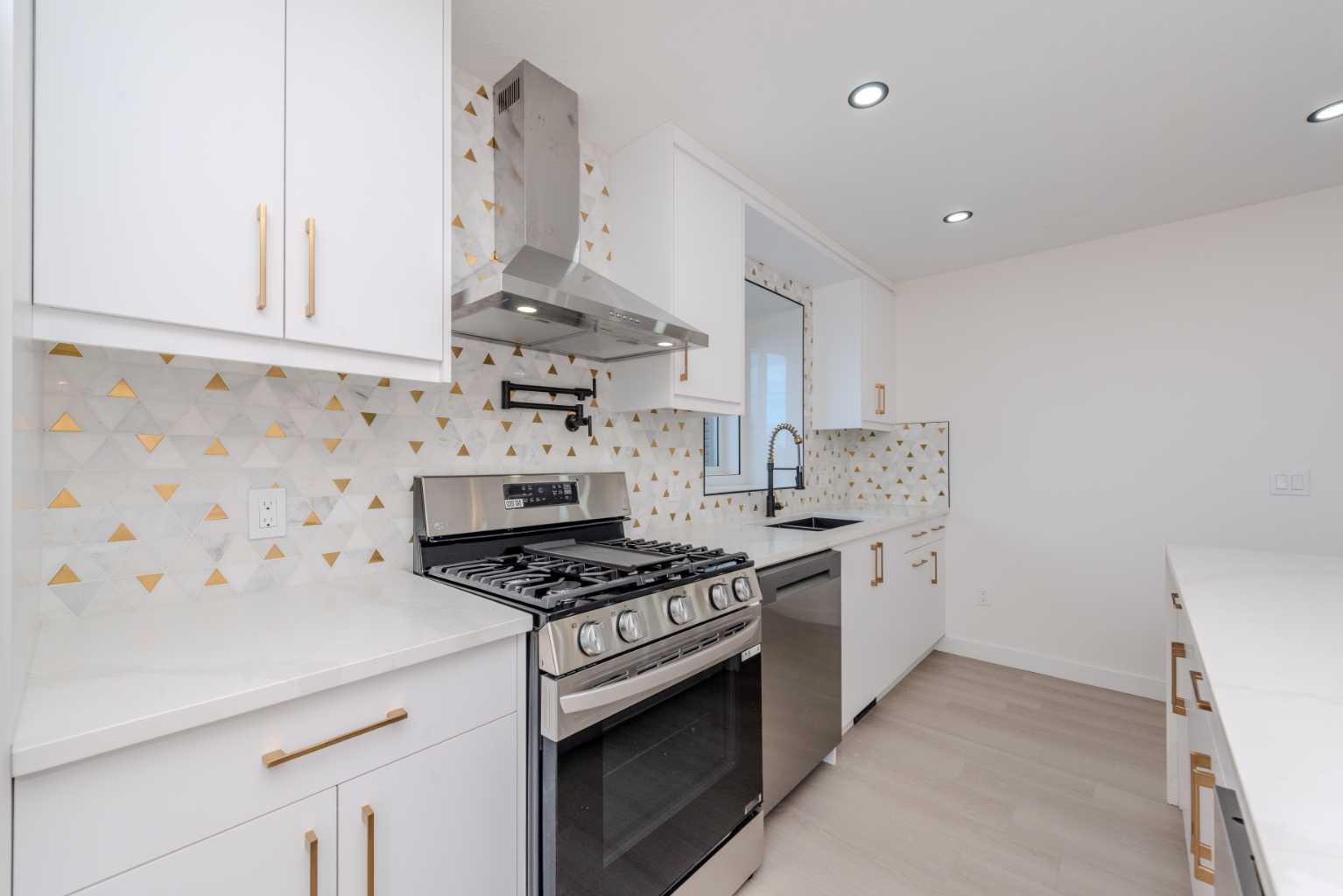 93 Coral Reef Crescent NE, T3J 3Y4