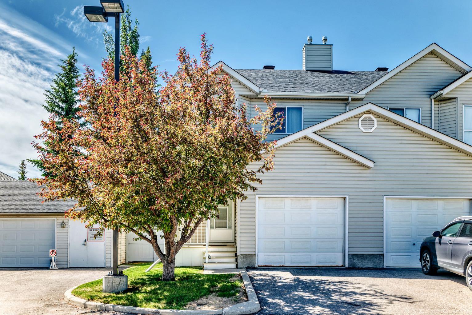 325 Mt Douglas Manor SE, T2Z 3C8
