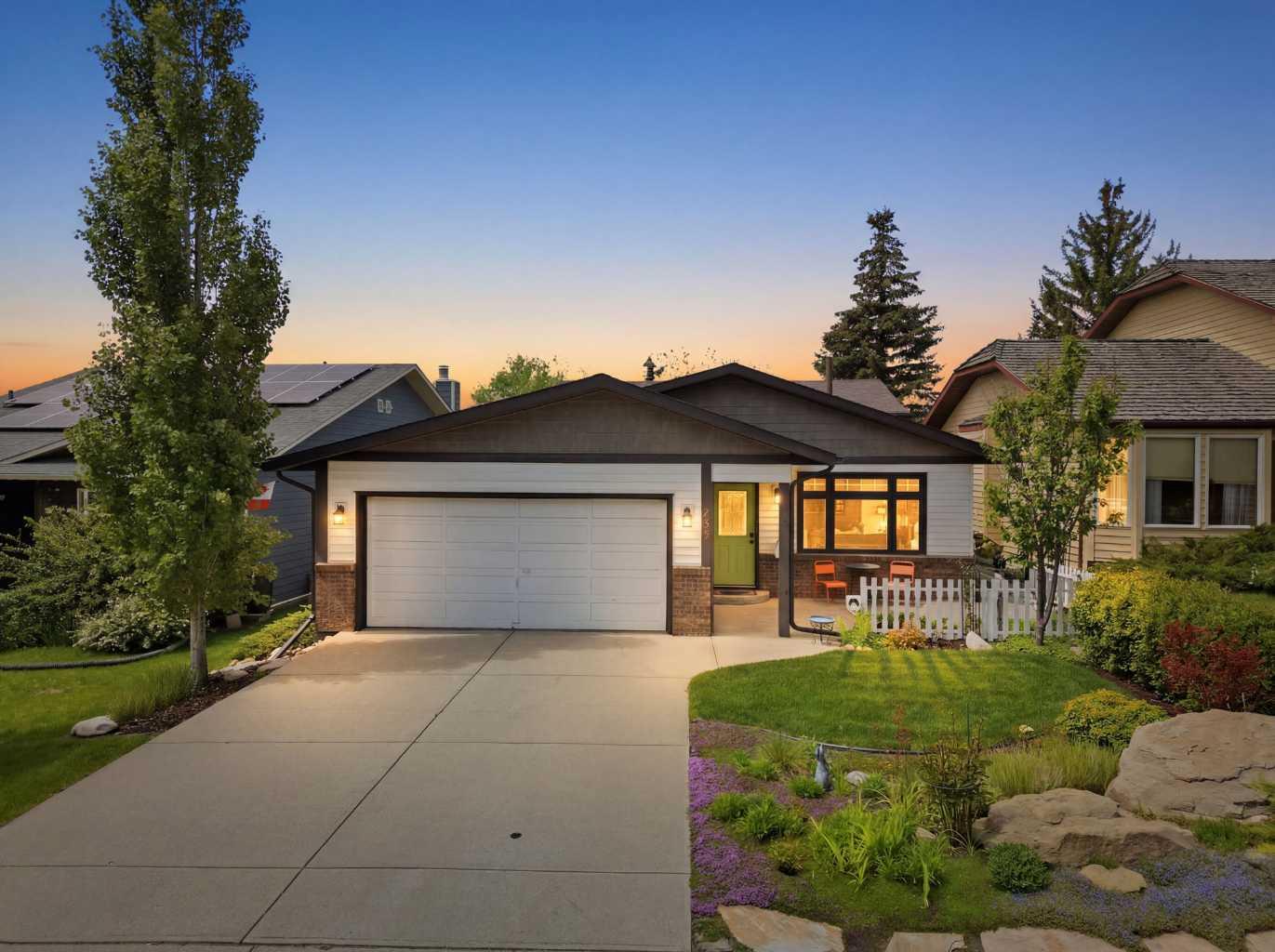 232 Hawkcliff Way NW, T3G 2T4