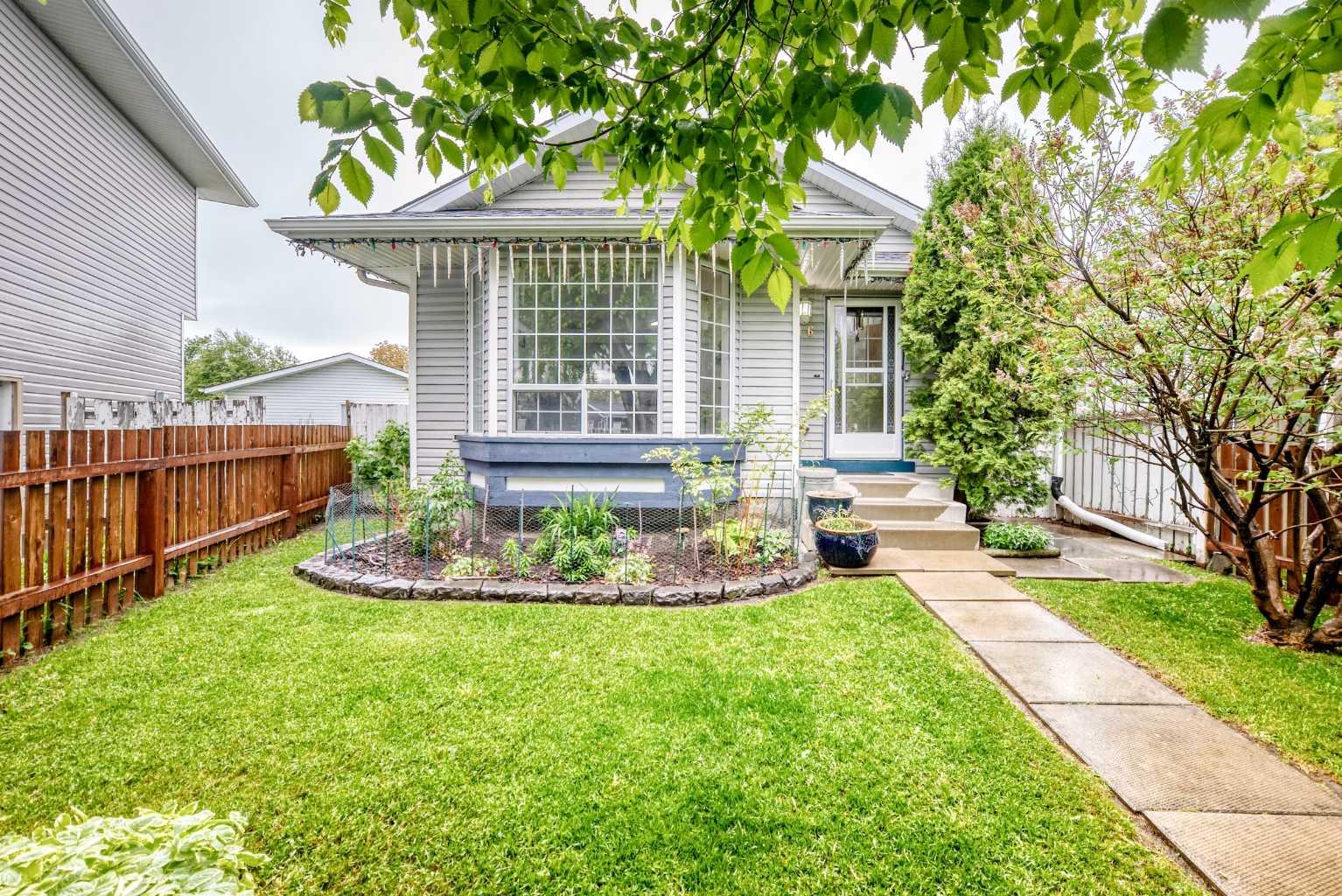 16 Martinridge Way NE, T3J 3C8