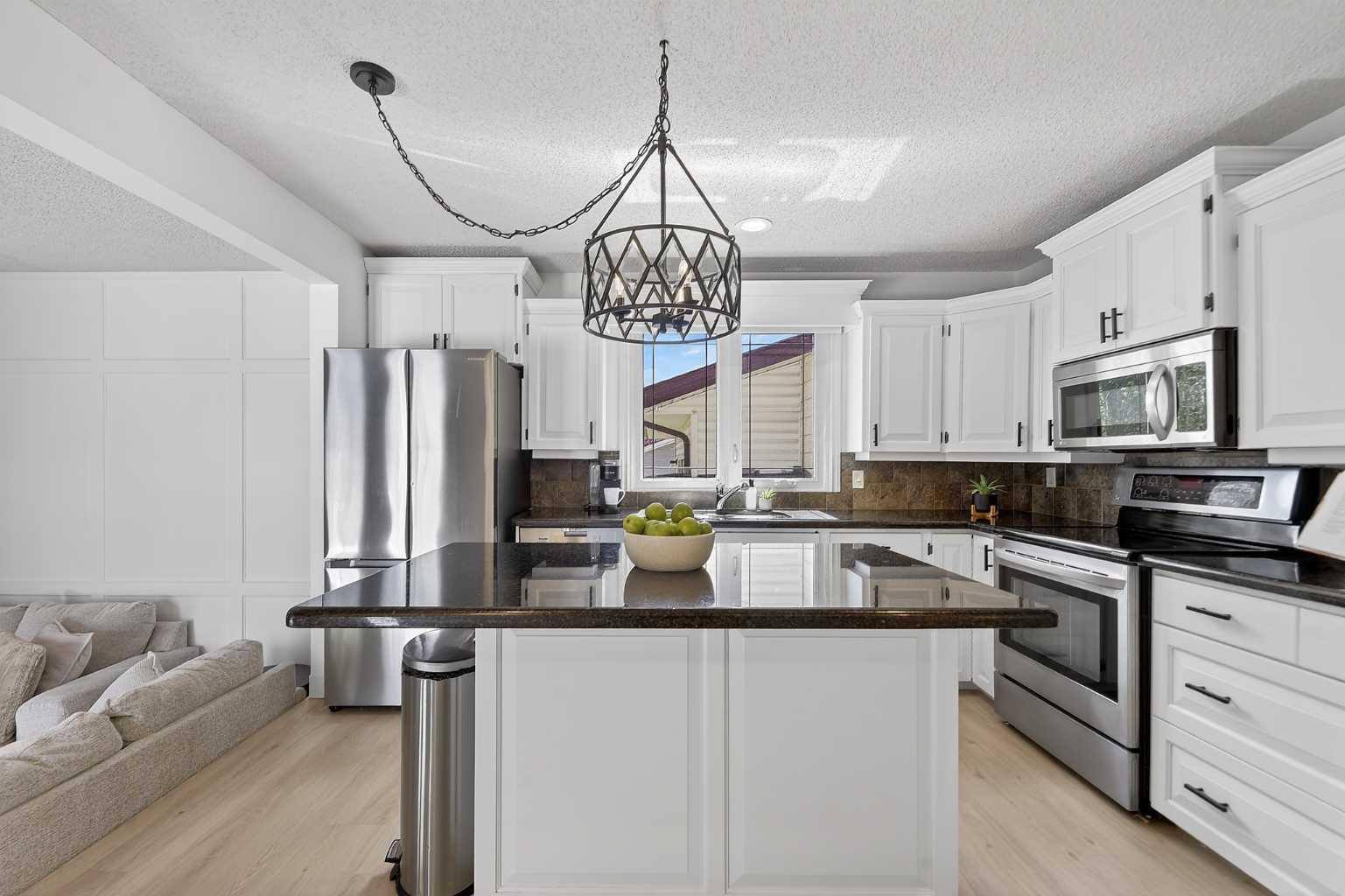 240 Canniff Place SW, T2W 2L8