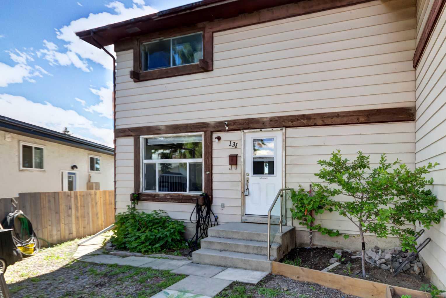 131 Dovertree Place SE, T2B 2K3