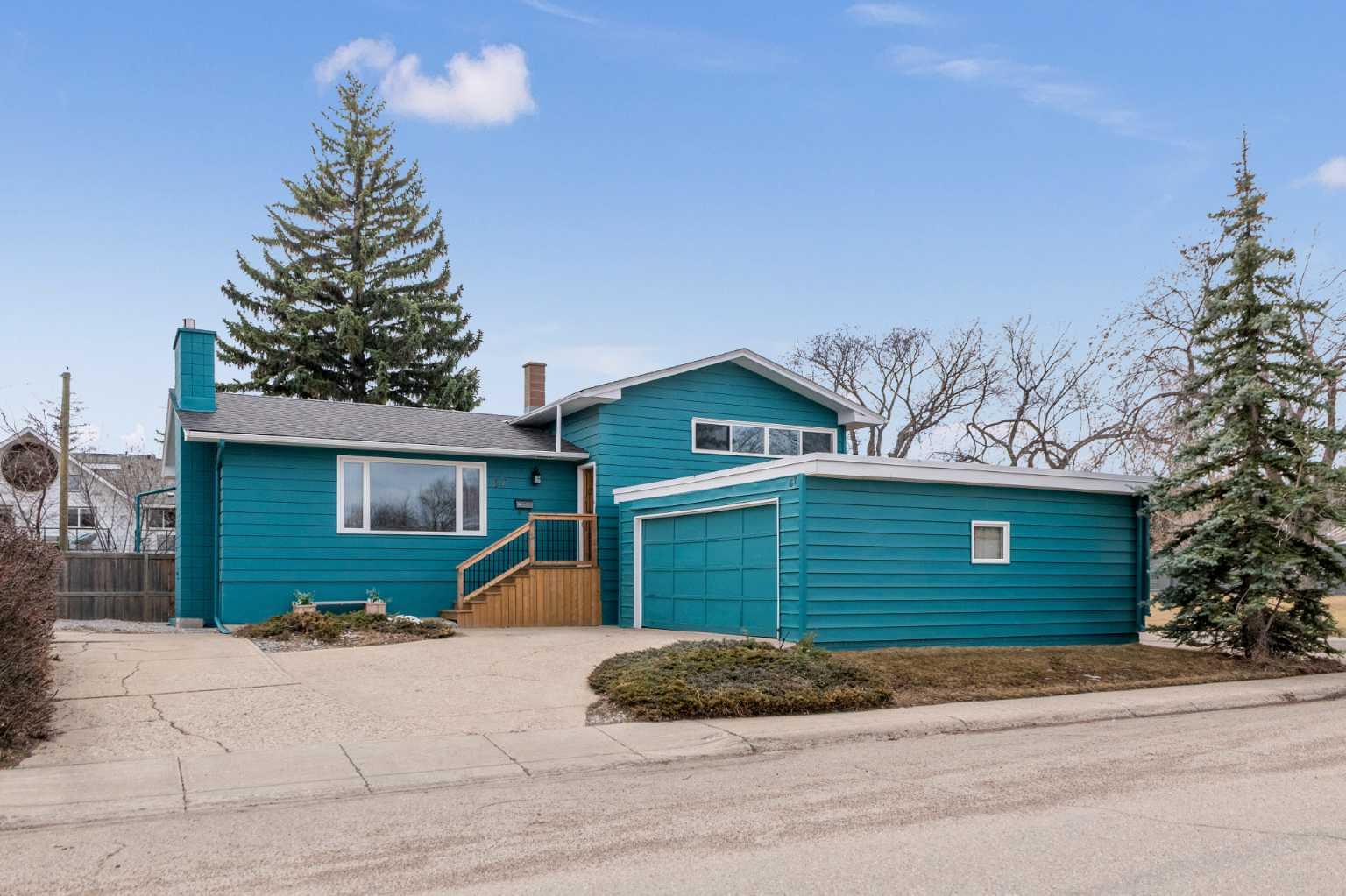 67 Hooke Road SW, T2V3K6