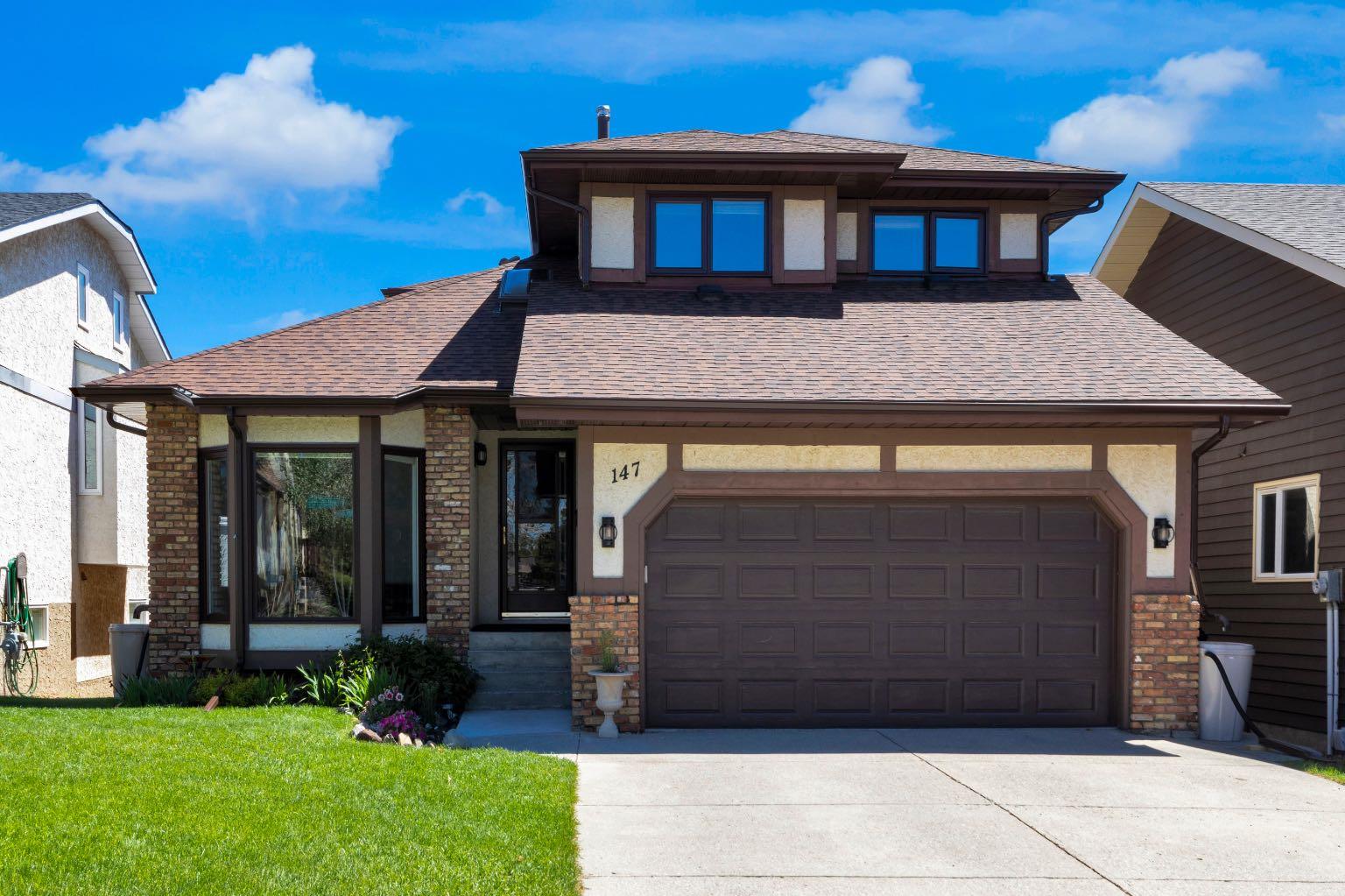 147 Hawkcliff Way NW, T3G 2S6