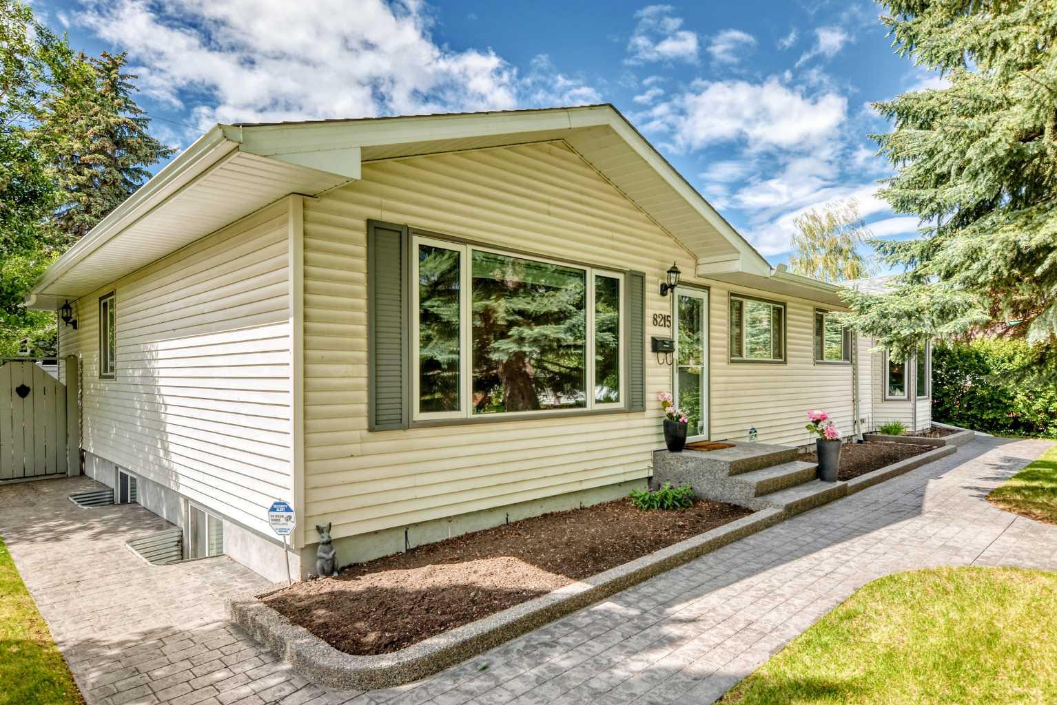 8215 5 Street SW, T2V 1C6