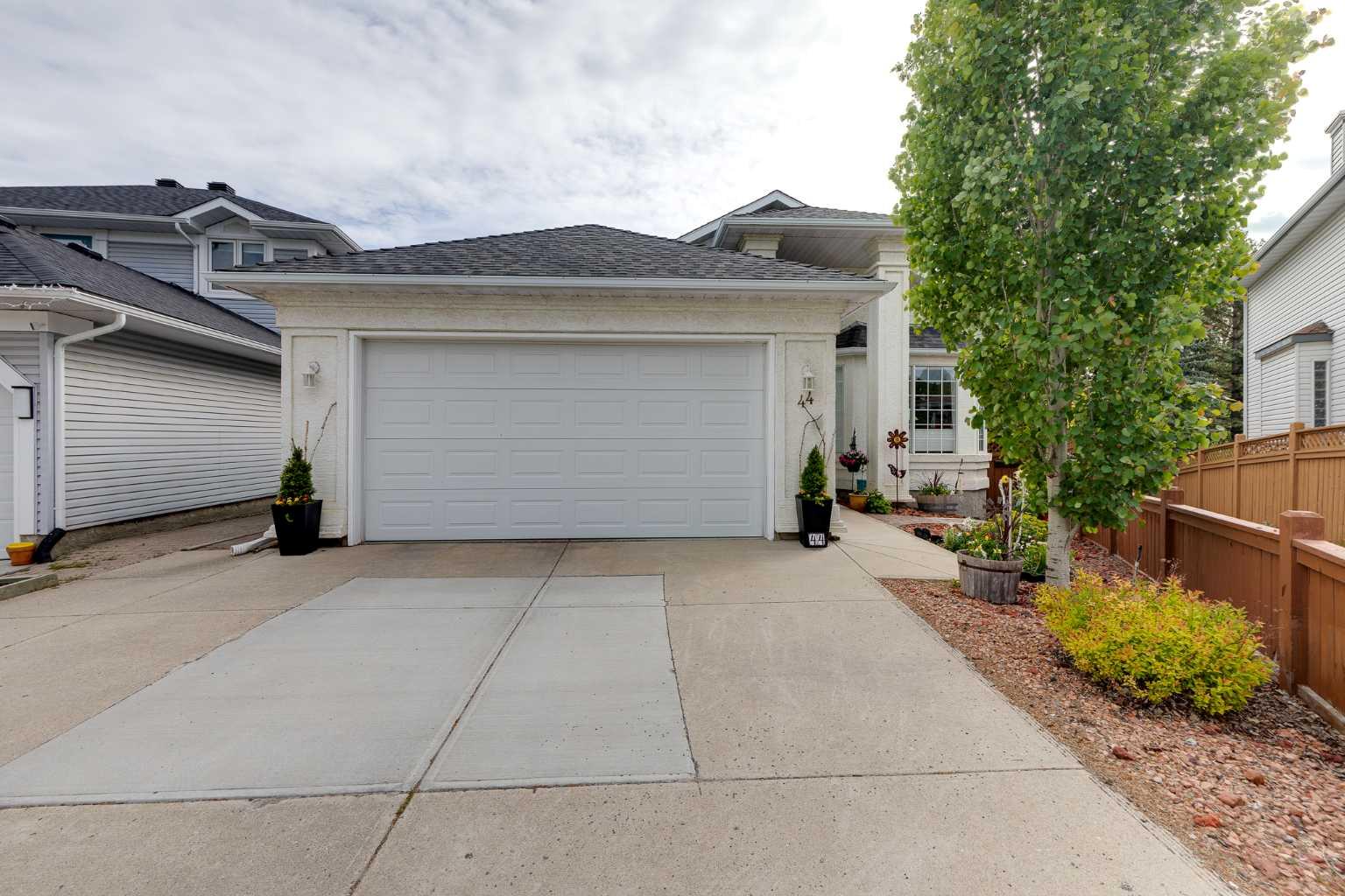 44 Valley Meadow Close NW, T3B 5M1