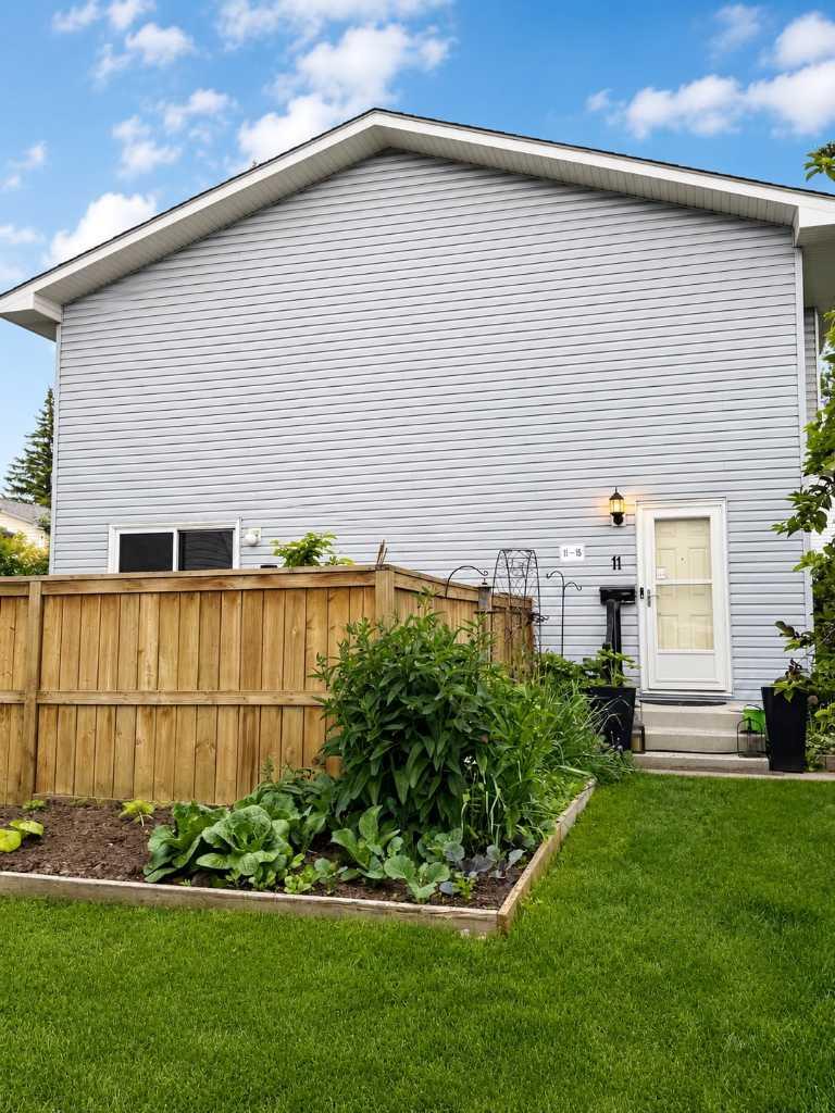 11, 4810 40 Avenue SW, T3E 1E5