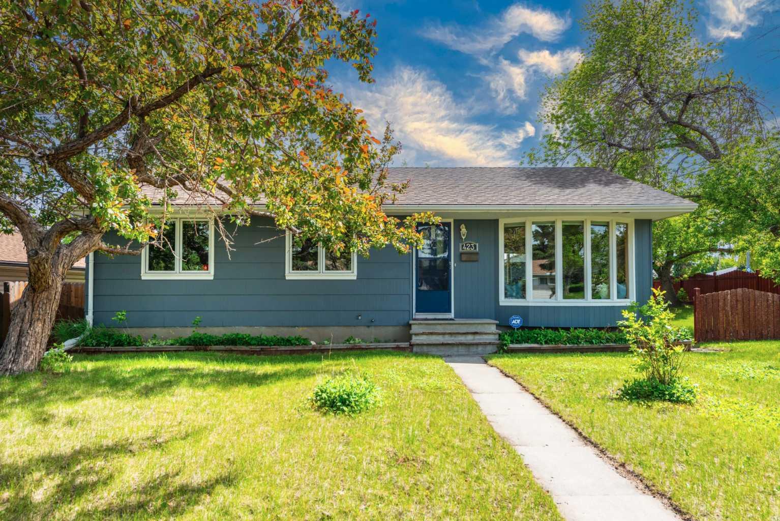 423 Spyhill Road NW, T2K 3P1