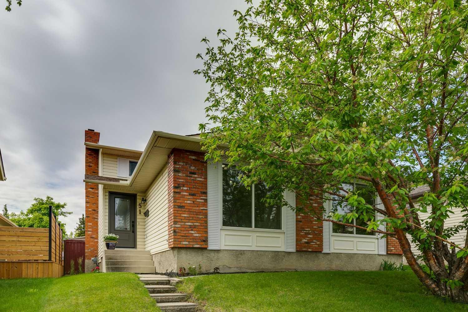 51 Woodbrook Green SW, T2W4P6