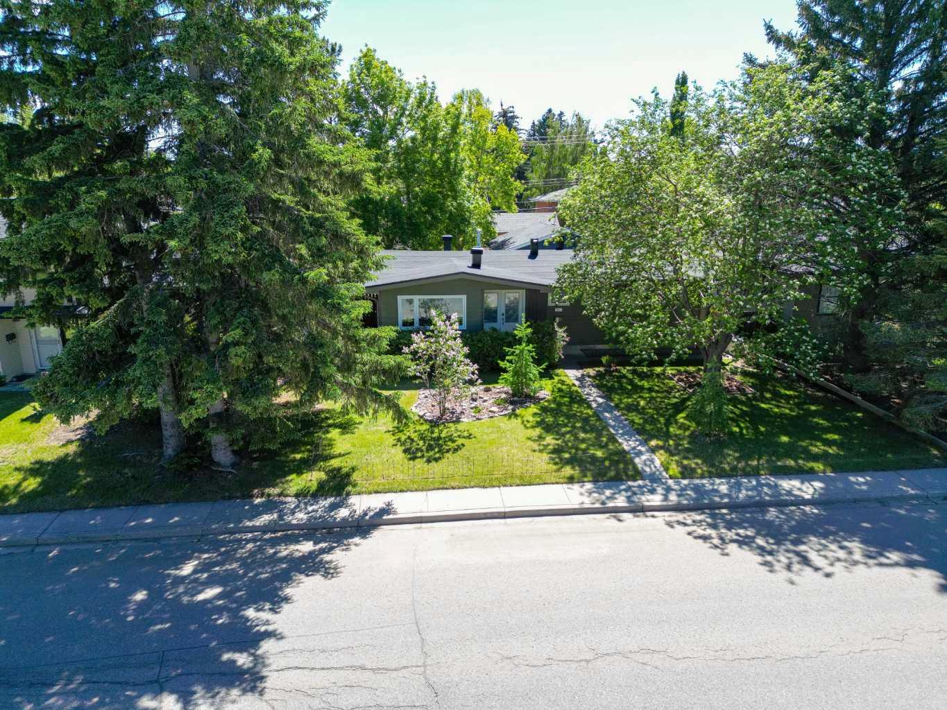 361 Capri Avenue NW, T2L 0J5