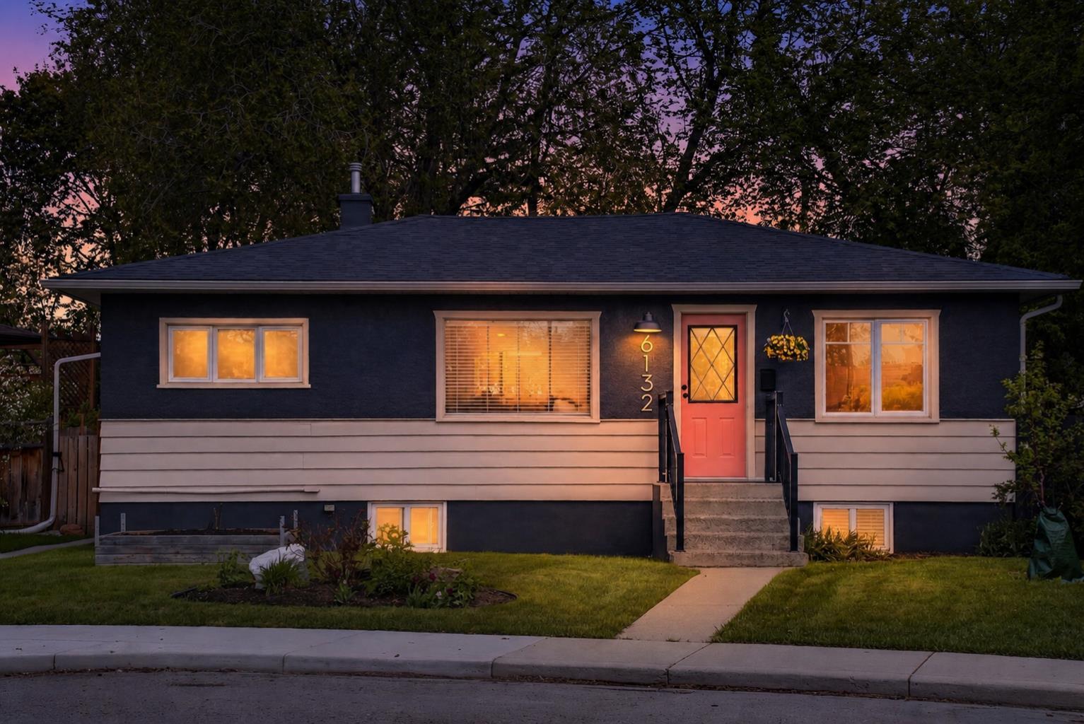 6132 33 Avenue NW, T3B 2K5