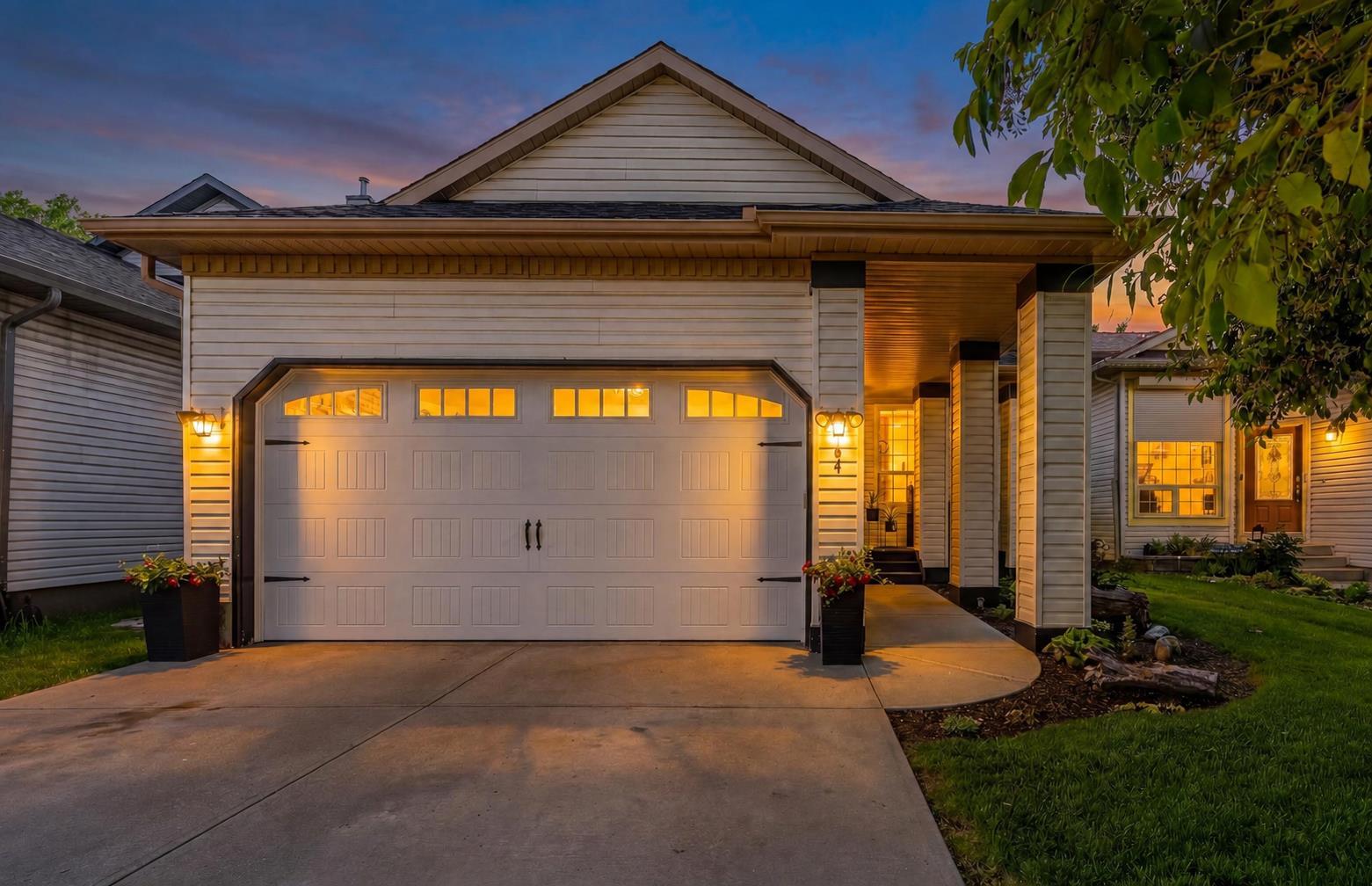 44 Douglas Glen Place SE, T2Z 2M9