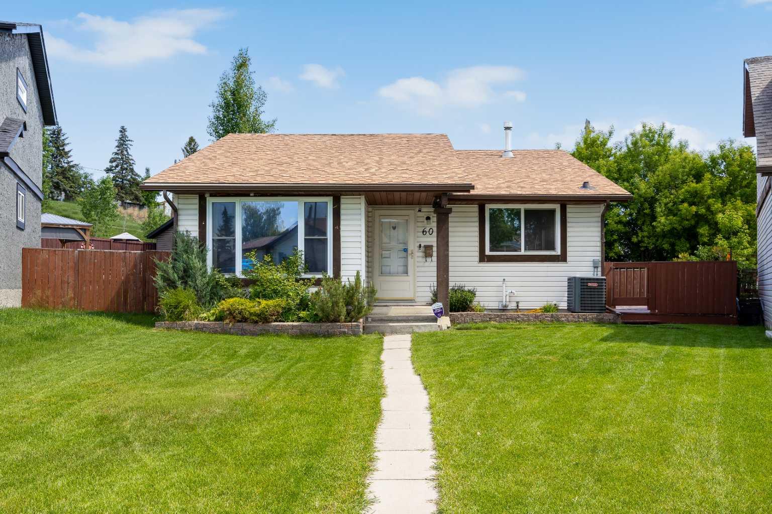 60 Ogmoor Crescent SE, T2C2E9