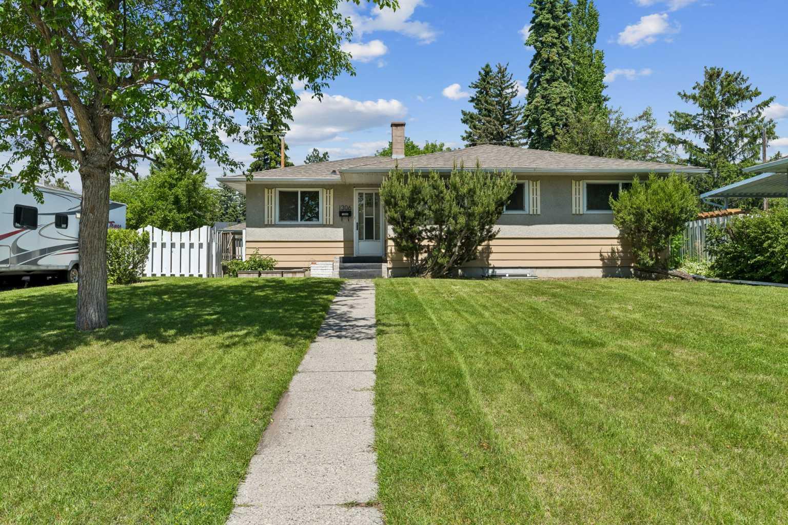 1306 87 Avenue SW, T2V 0W3