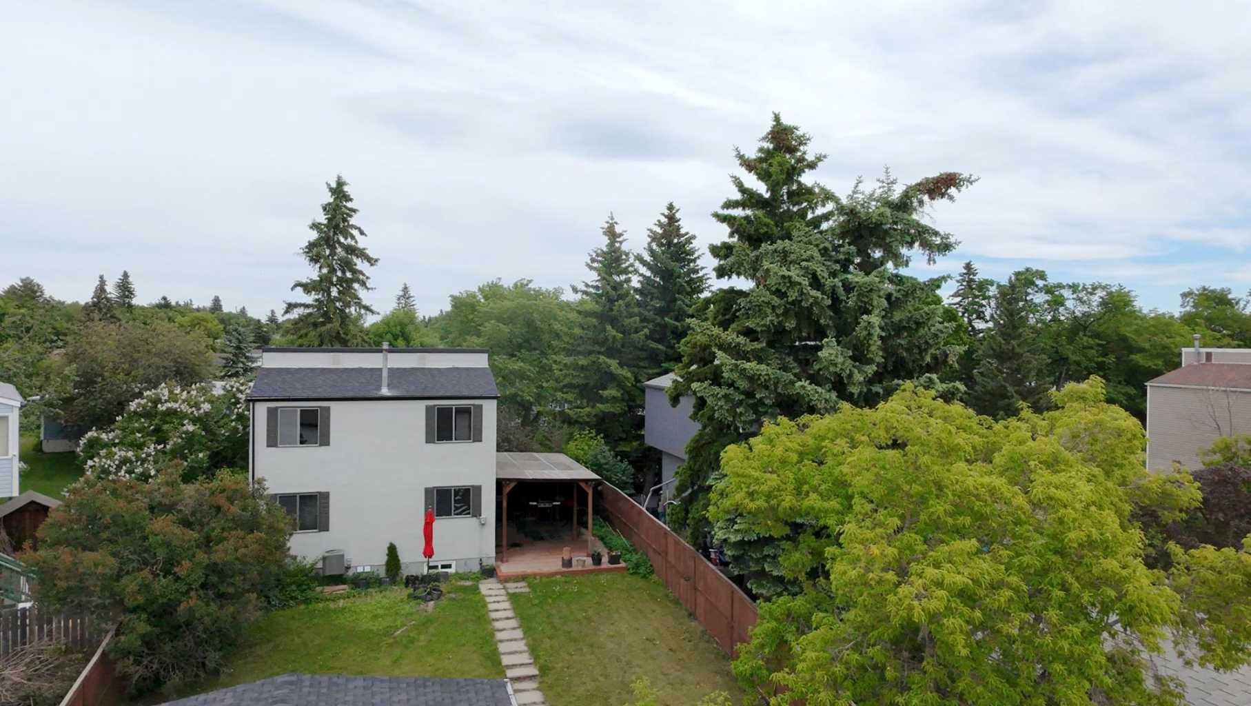 3052 32A Avenue SE, T2B0J3