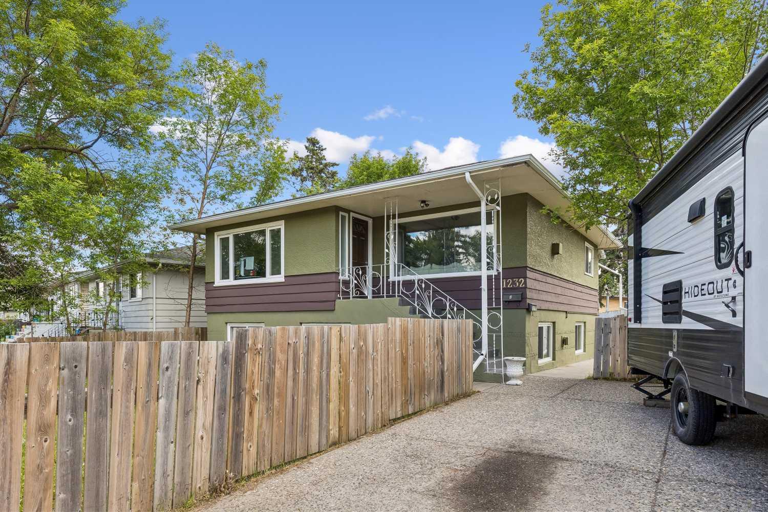 1232 Danloe Street NE, T2E8X6