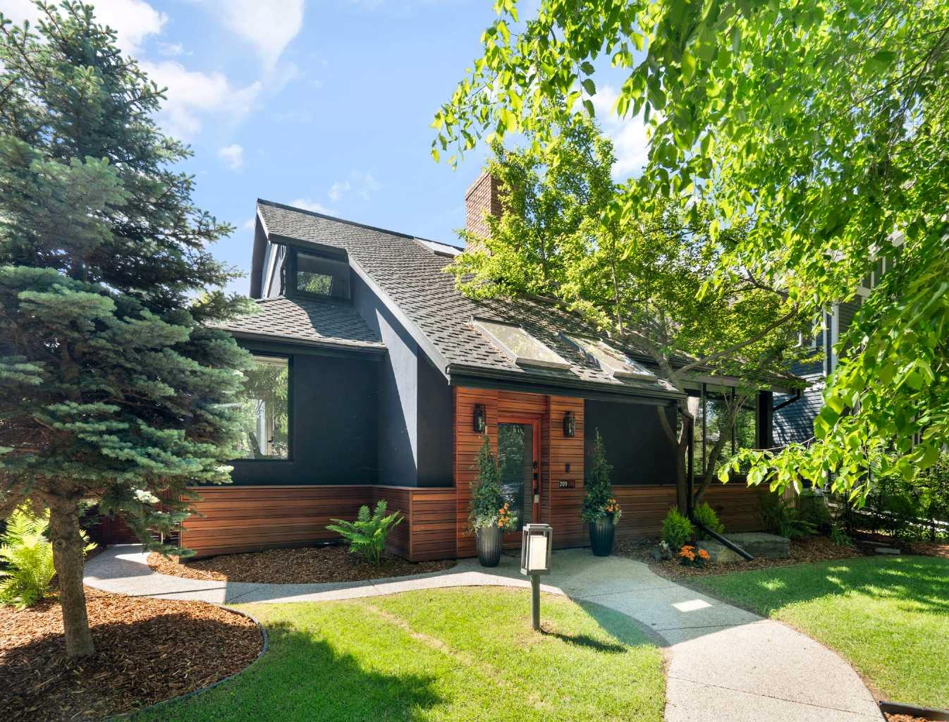 1209 Riverdale Avenue SW, T2S 0Z1