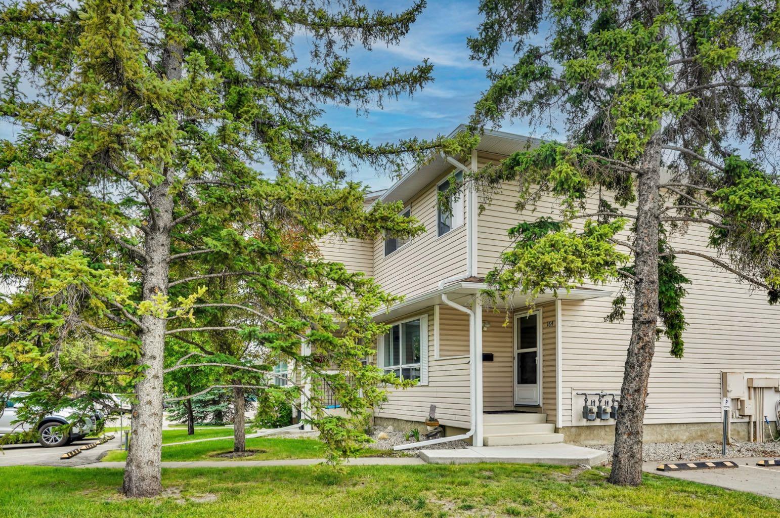 164 Woodsman Lane, T2W 4Z6