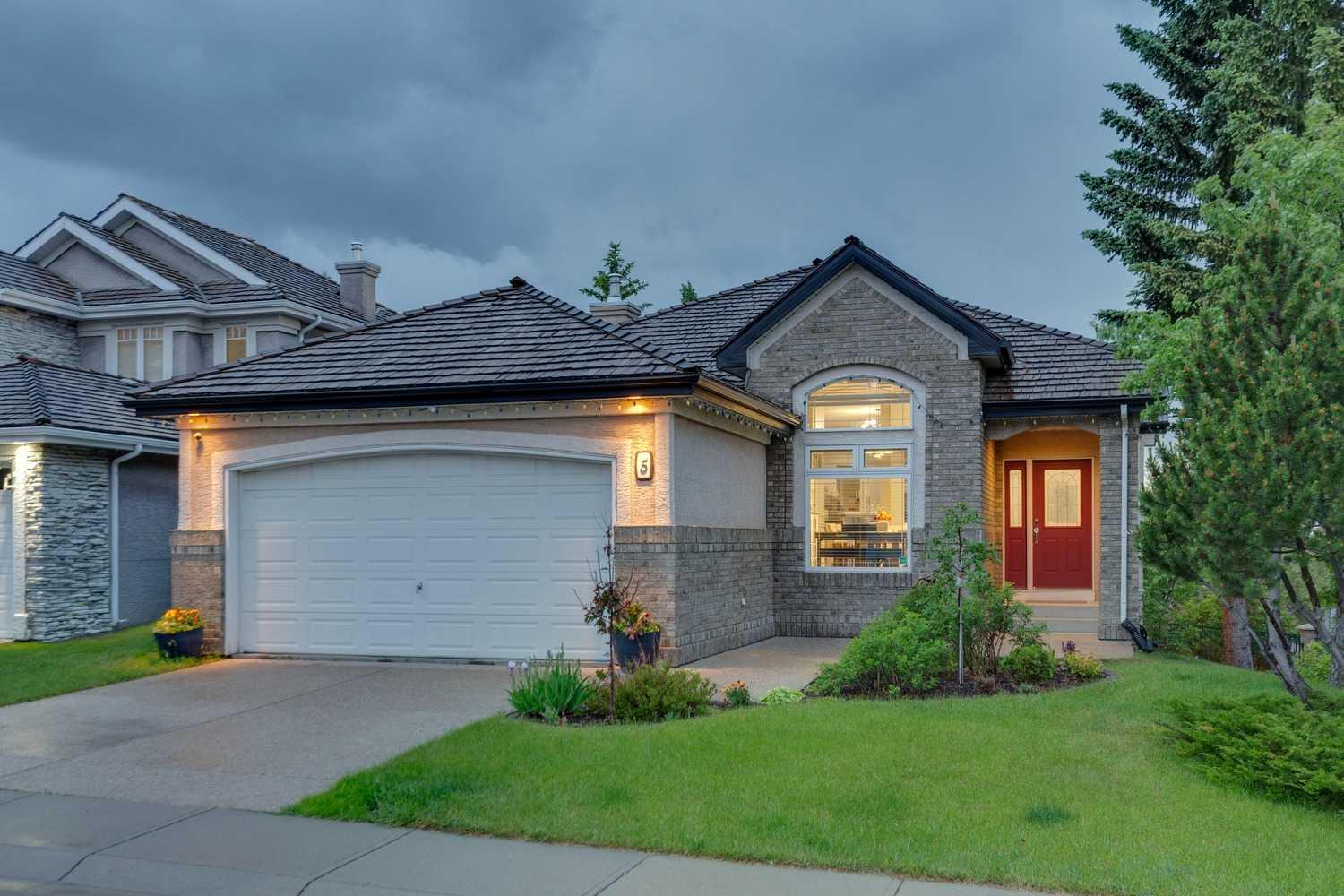 5 Royal Crest Terrace NW, T3G 4M3