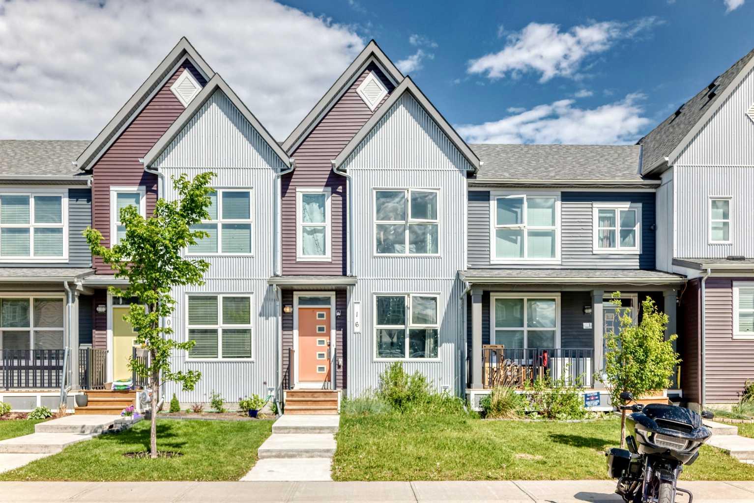 16 Carringvue Way NW, T3P 1K8