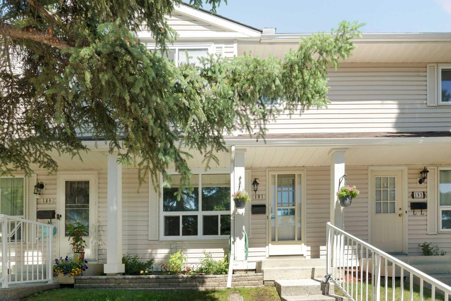 191 Woodmont Terrace SW, T2W3K3