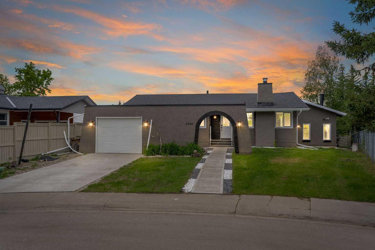 2930 Oakmoor Crescent SW, T2V 3Z7