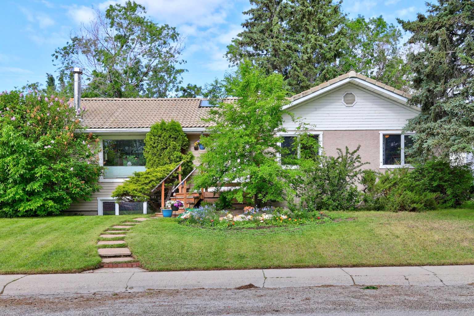 4911 43 Street SW, T3E 3R2