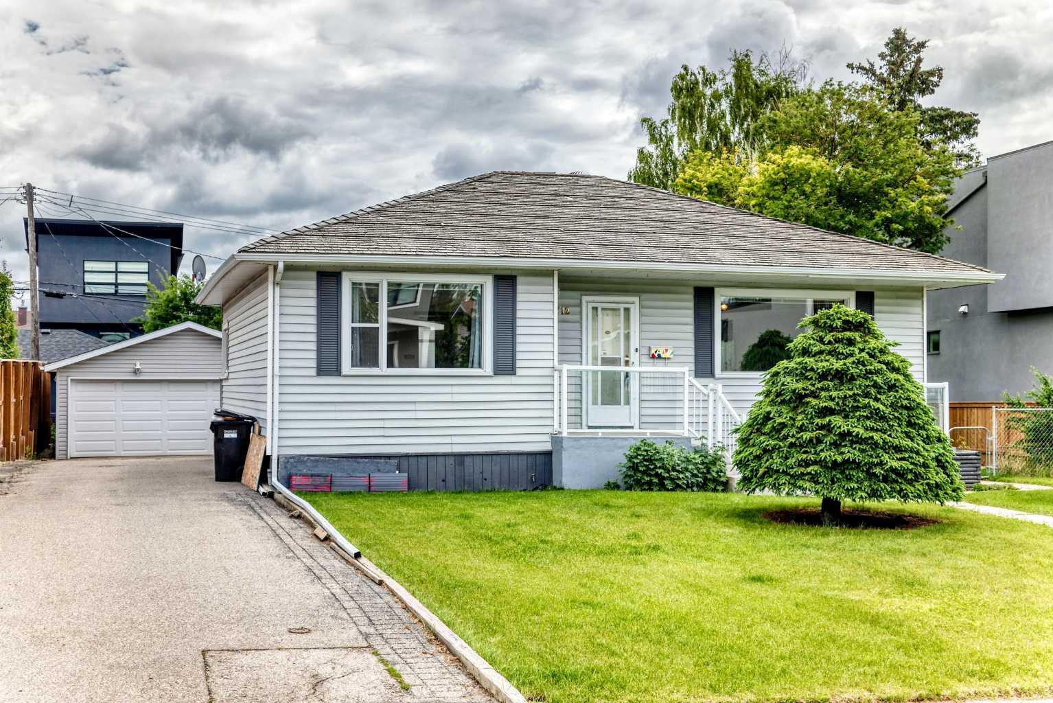 1712 28 Street SW, T3C1L9
